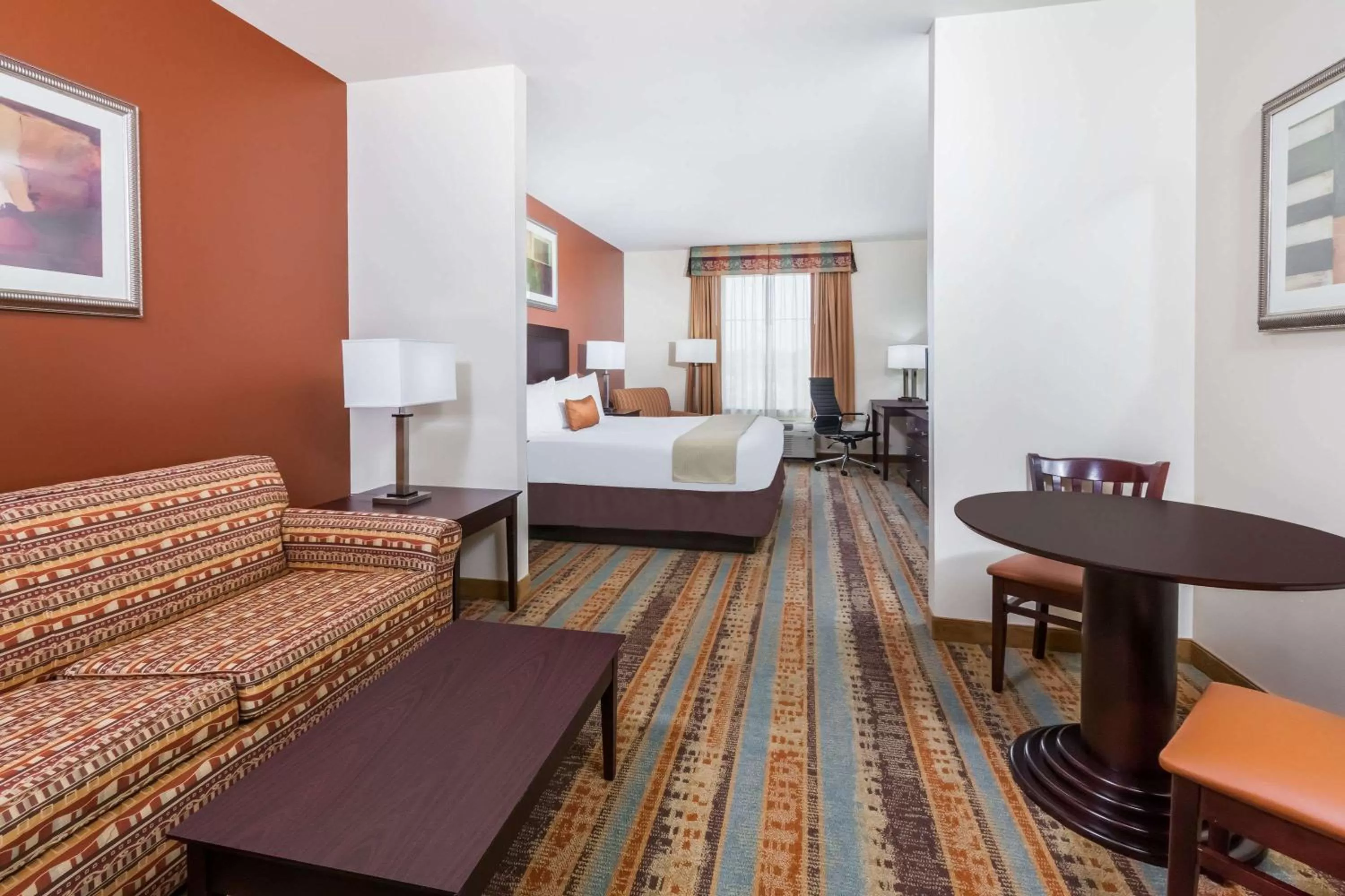 Photo of the whole room, Bed in Baymont by Wyndham Henderson