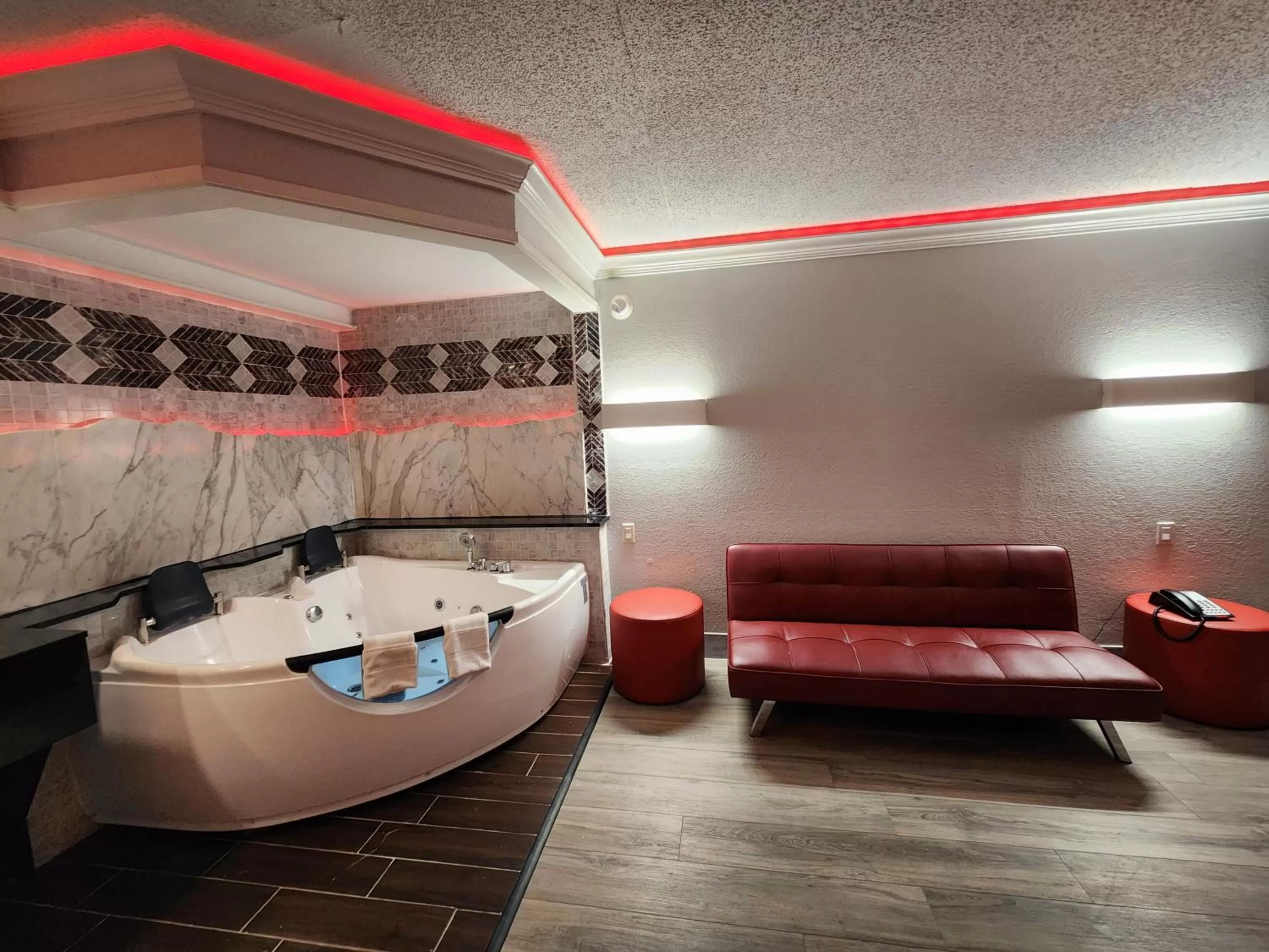 Hot Tub in Motel 6 North Little Rock, AR-JFK Blvd