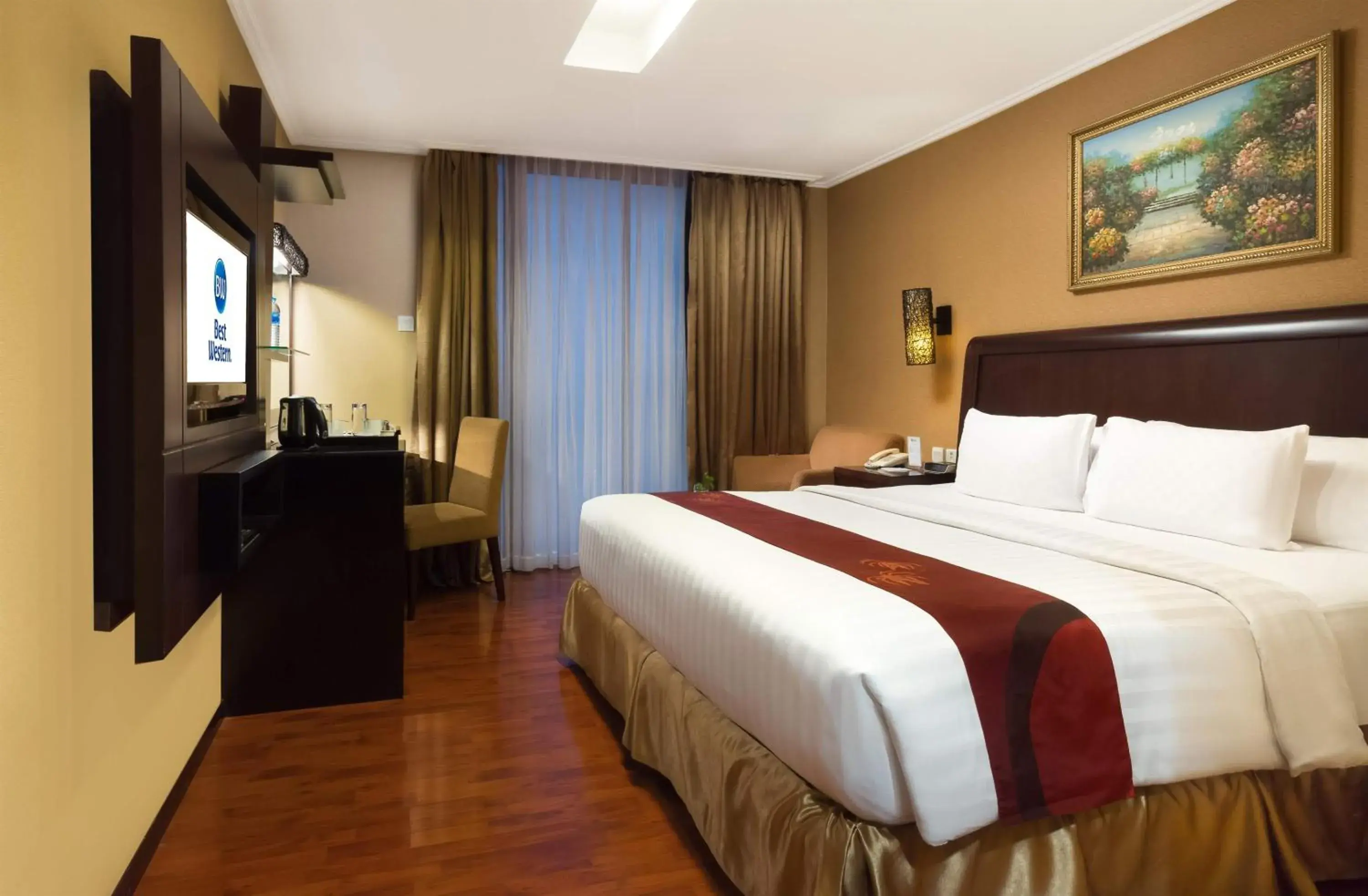 Superior King Room with City View - Non-Smoking in Best Western Mangga Dua Hotel & Residence Superior King Room with City View - Non-Smoking in Best Western Mangga Dua Hotel & Residence
