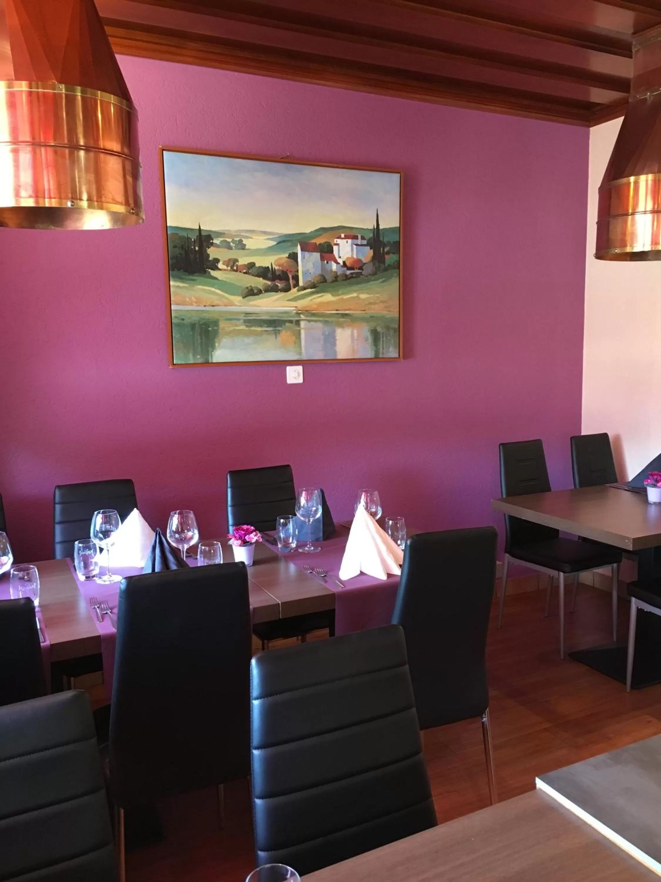 Restaurant/Places to Eat in La Promenade