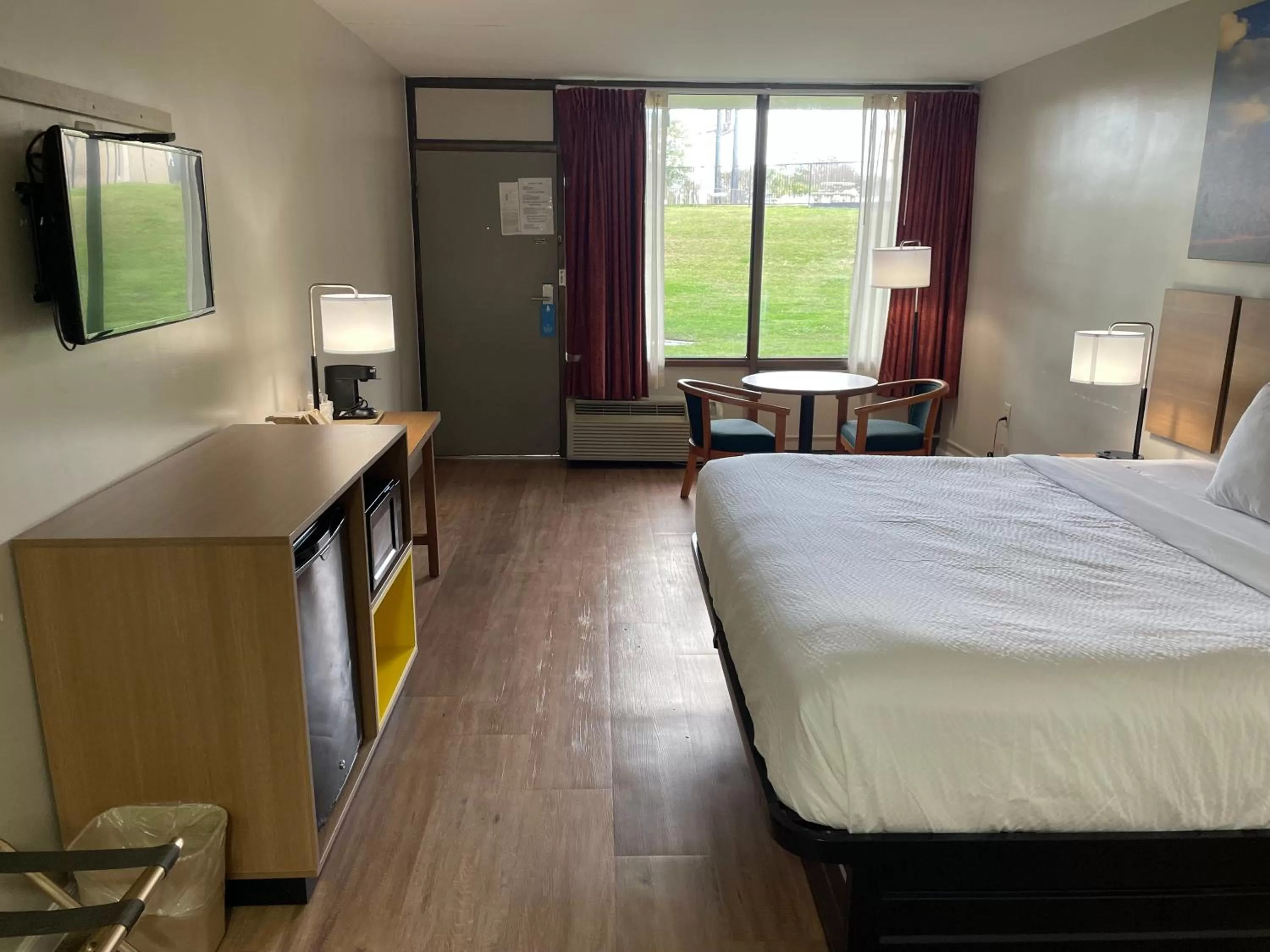 Photo of the whole room, Bed in Days Inn by Wyndham Valdosta/Near Valdosta Mall