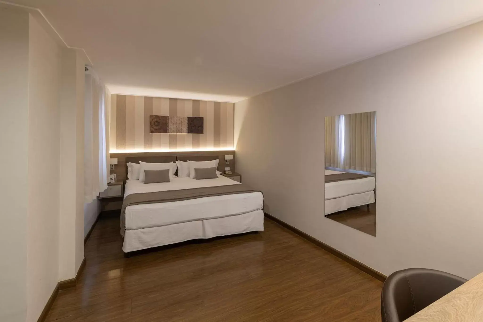 Bedroom, Bed in Tryp by Wyndham Varginha Cafe Royal