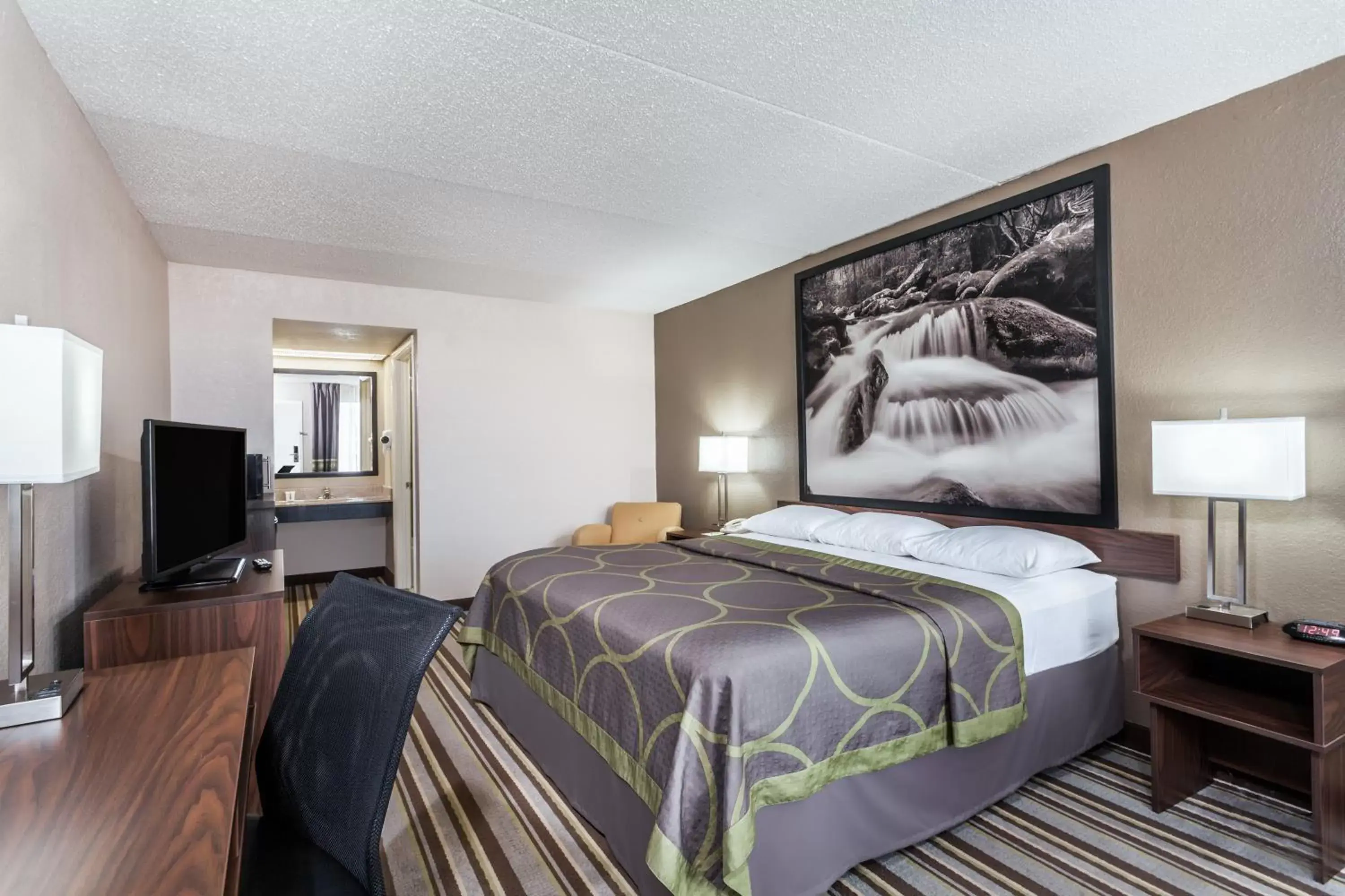 King Room - Non-Smoking in Super 8 by Wyndham Pigeon Forge-Emert St