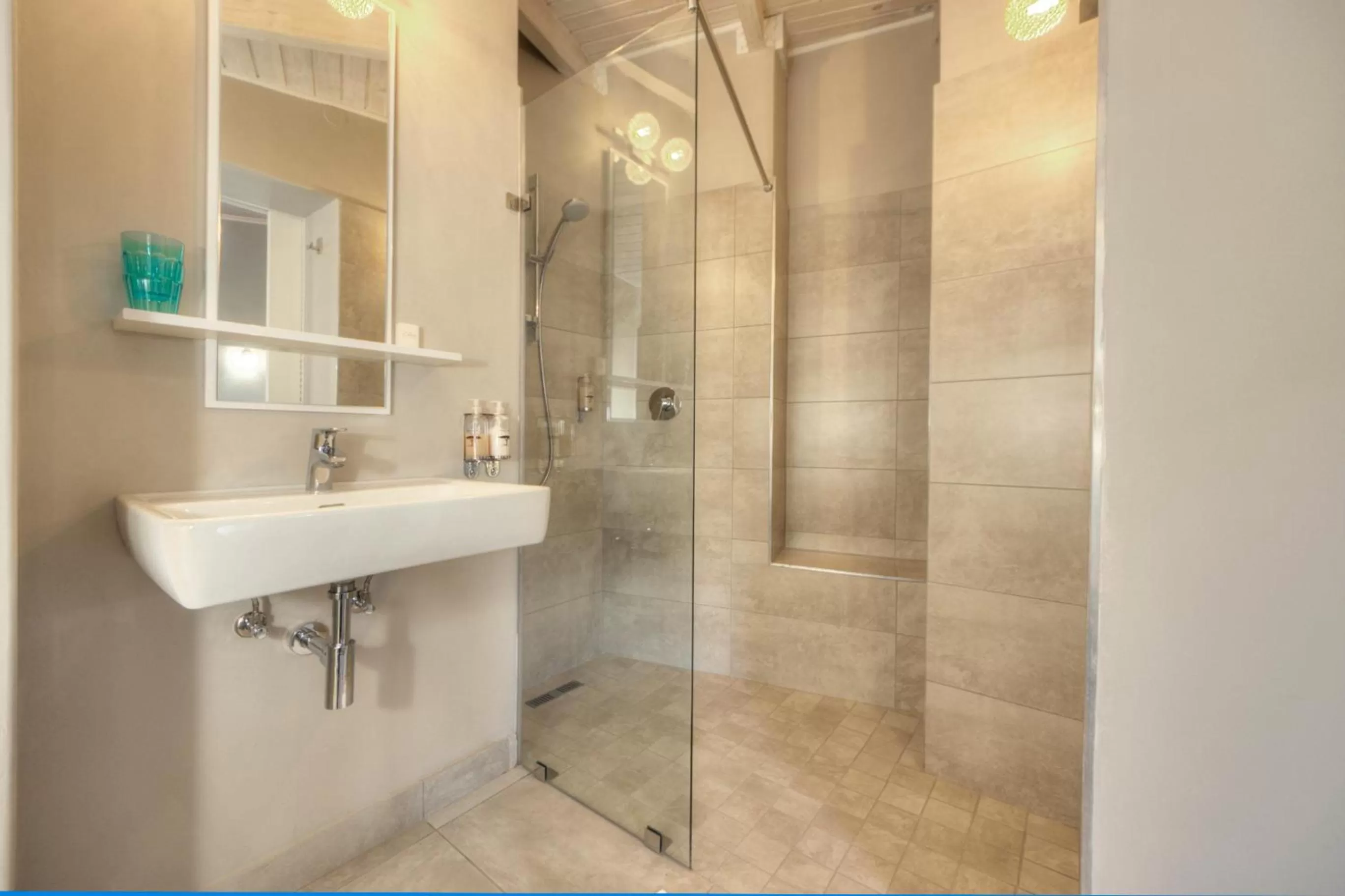 Shower in Amberhall Guesthouse