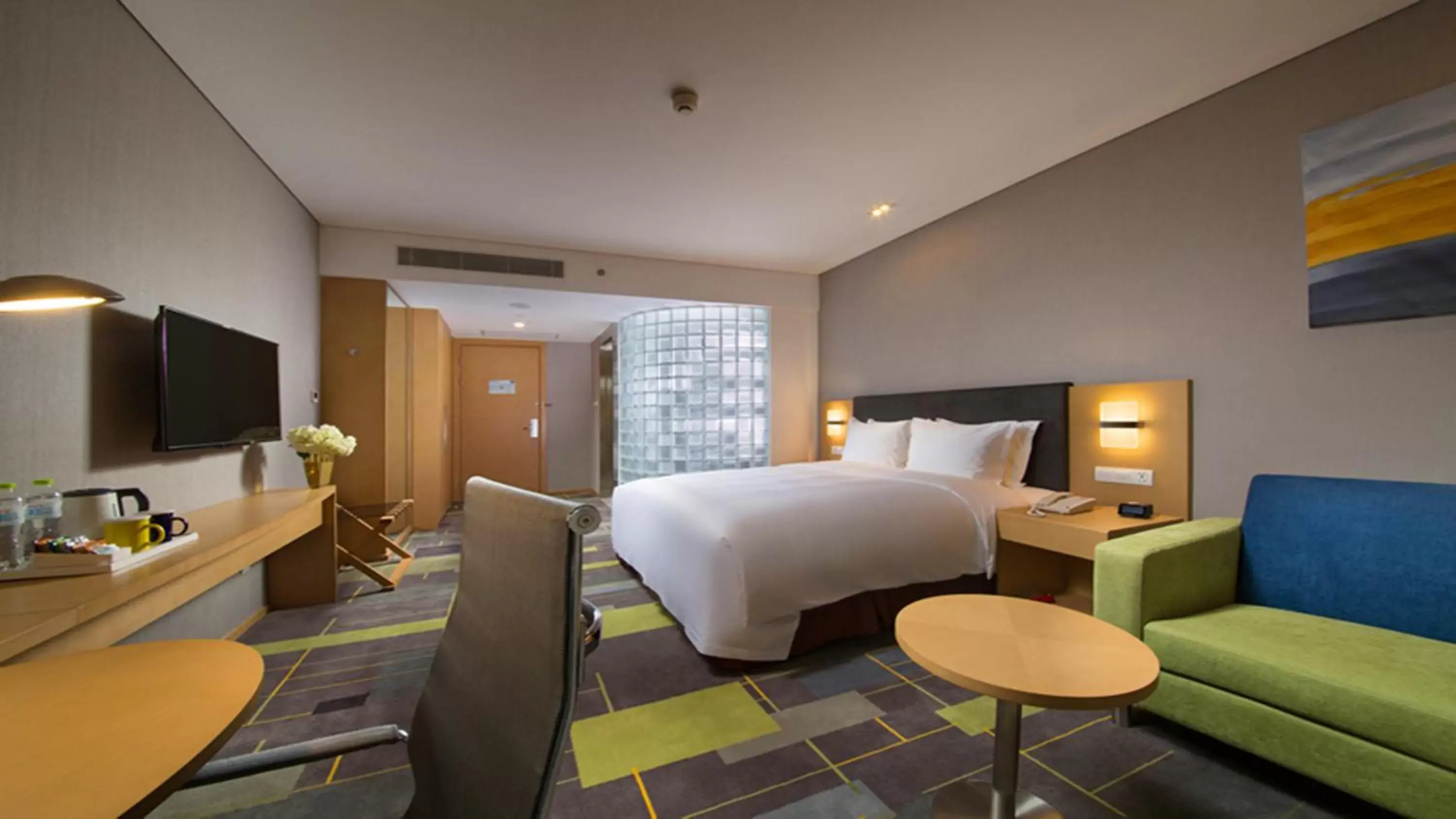 Photo of the whole room in Holiday Inn Express Chengdu Airport Zone(Chengdu Shuangliu International Airport Branch), an IHG Hotel