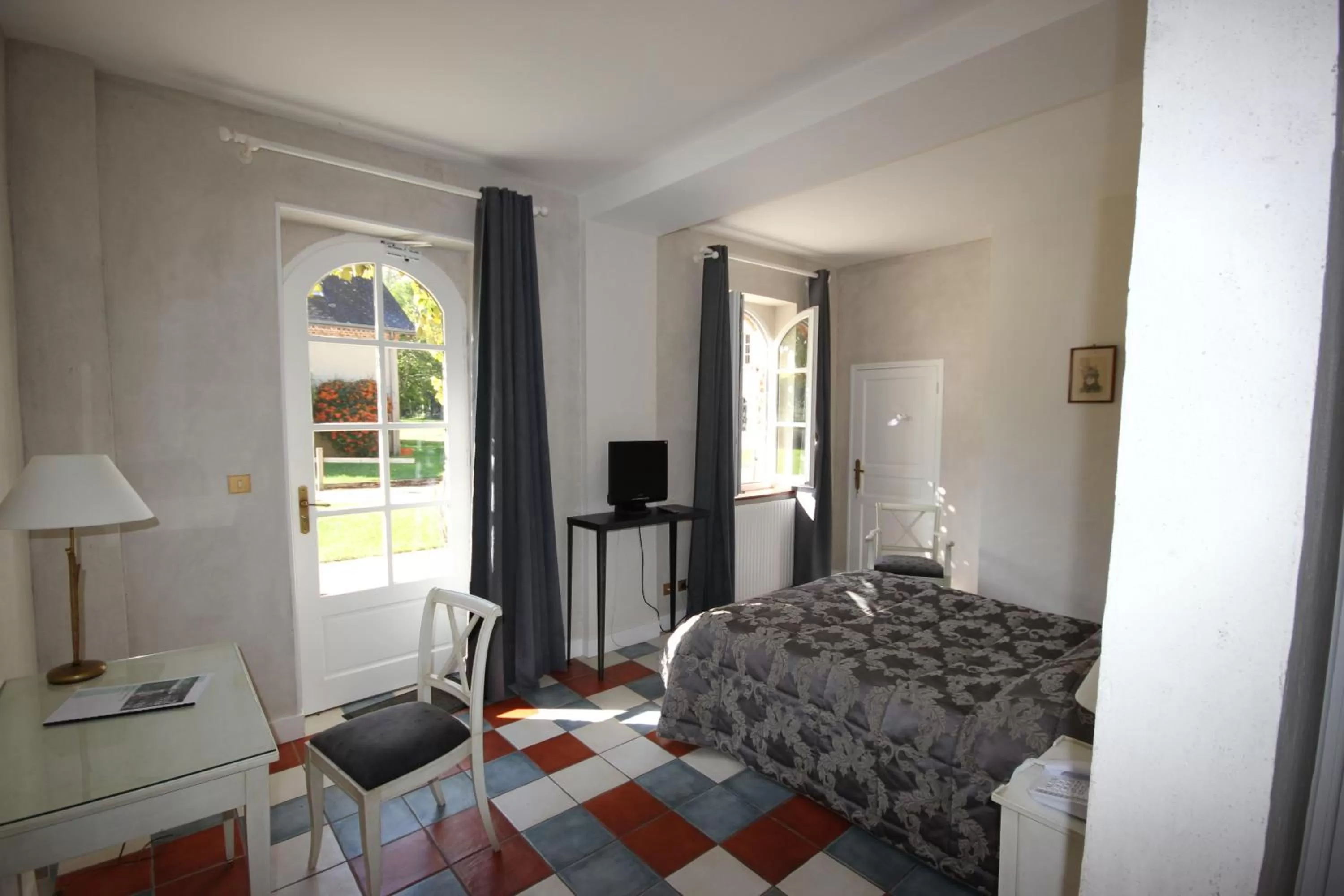 Bedroom, Bed in Hostellerie Du Château Les Muids