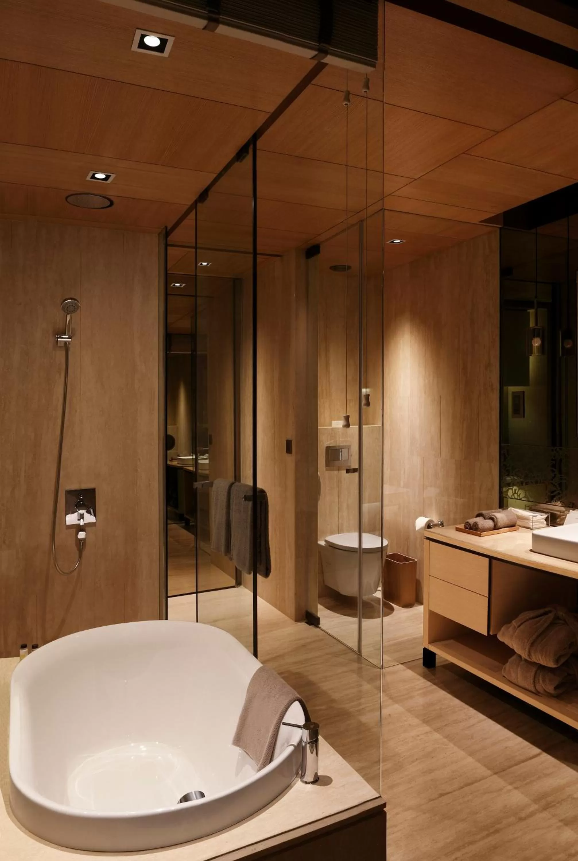 Shower in Roseate House New Delhi