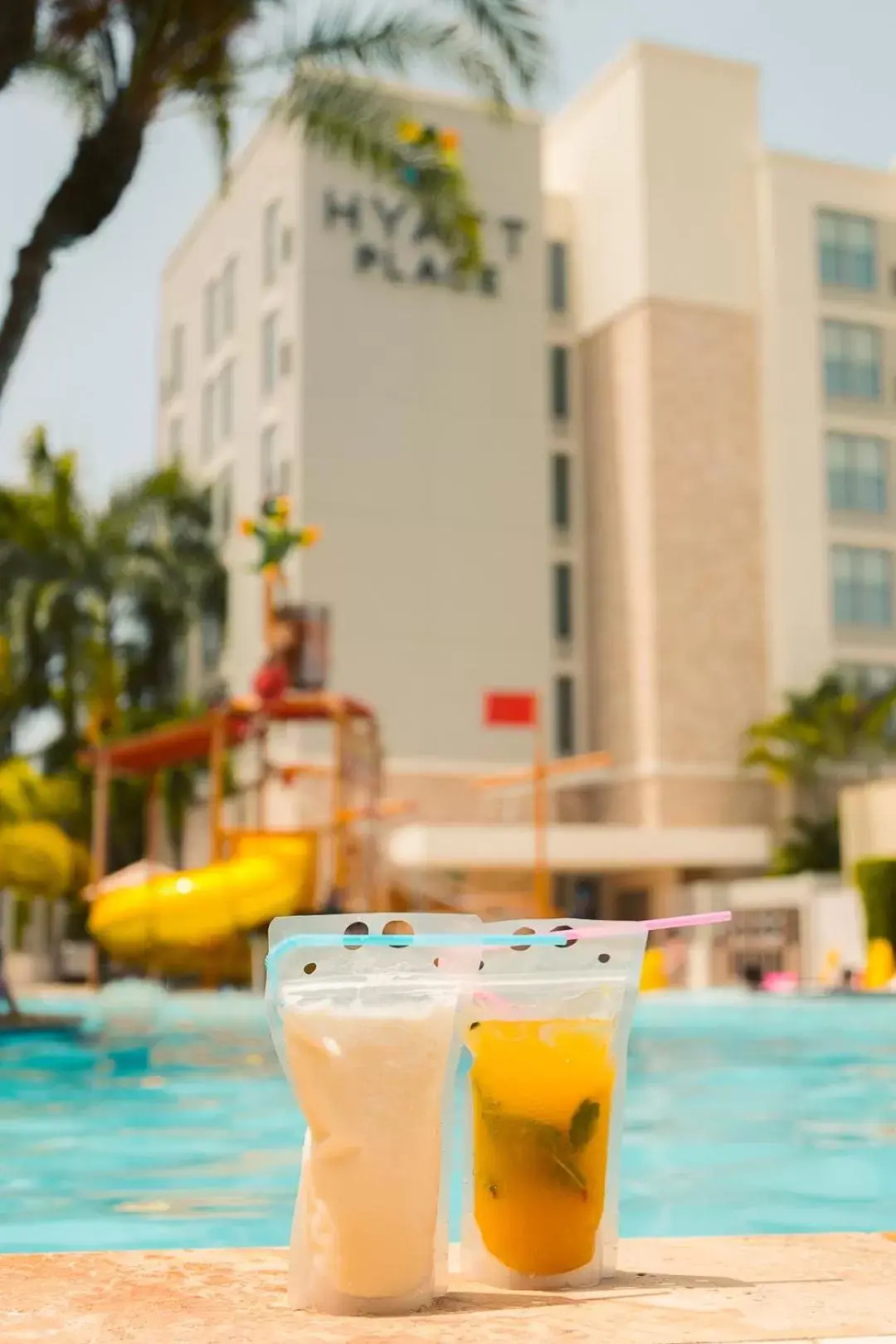 Food and drinks, Swimming Pool in Hyatt Place San Juan