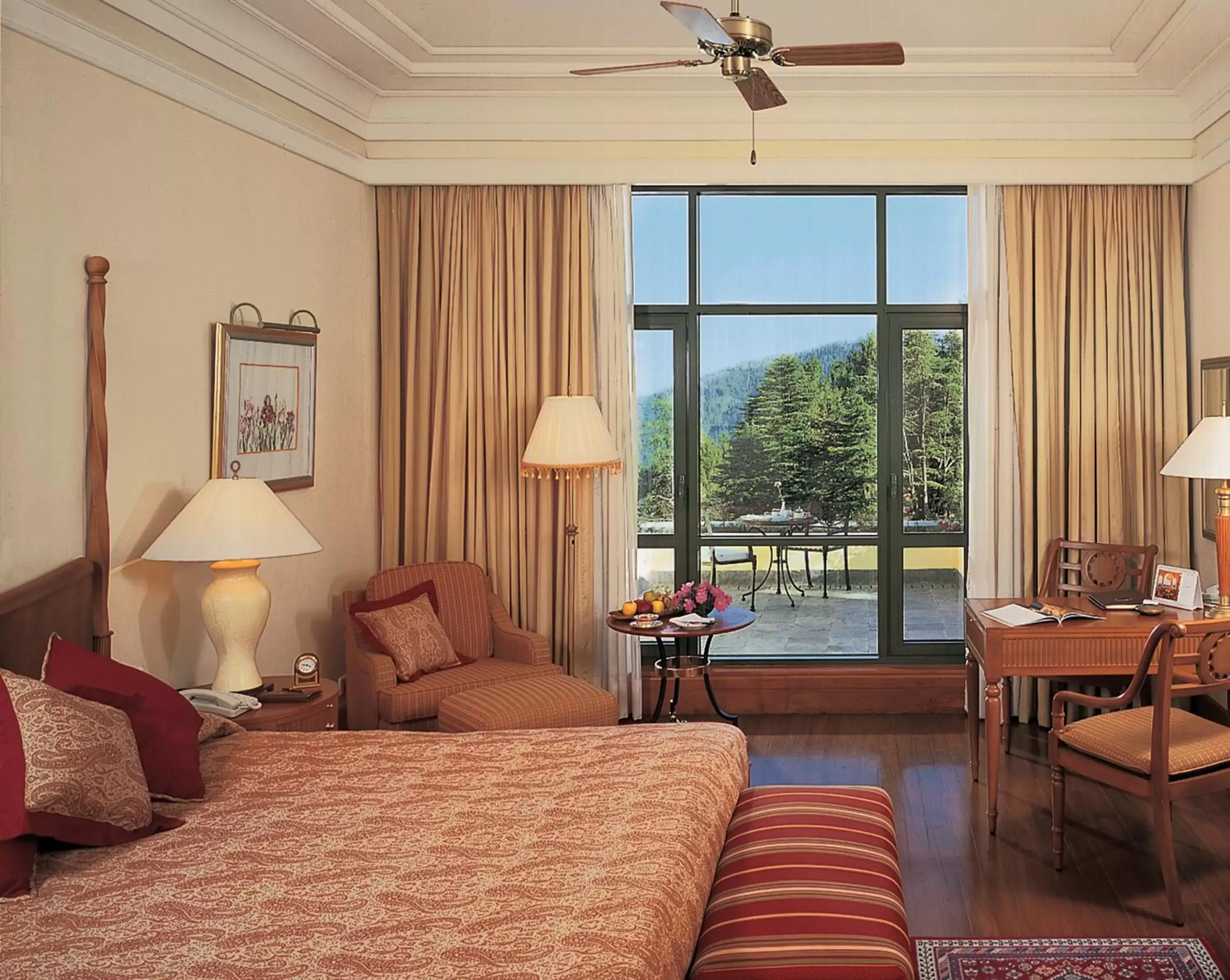 Bedroom, Seating Area in Wildflower Hall, An Oberoi Resort, Shimla