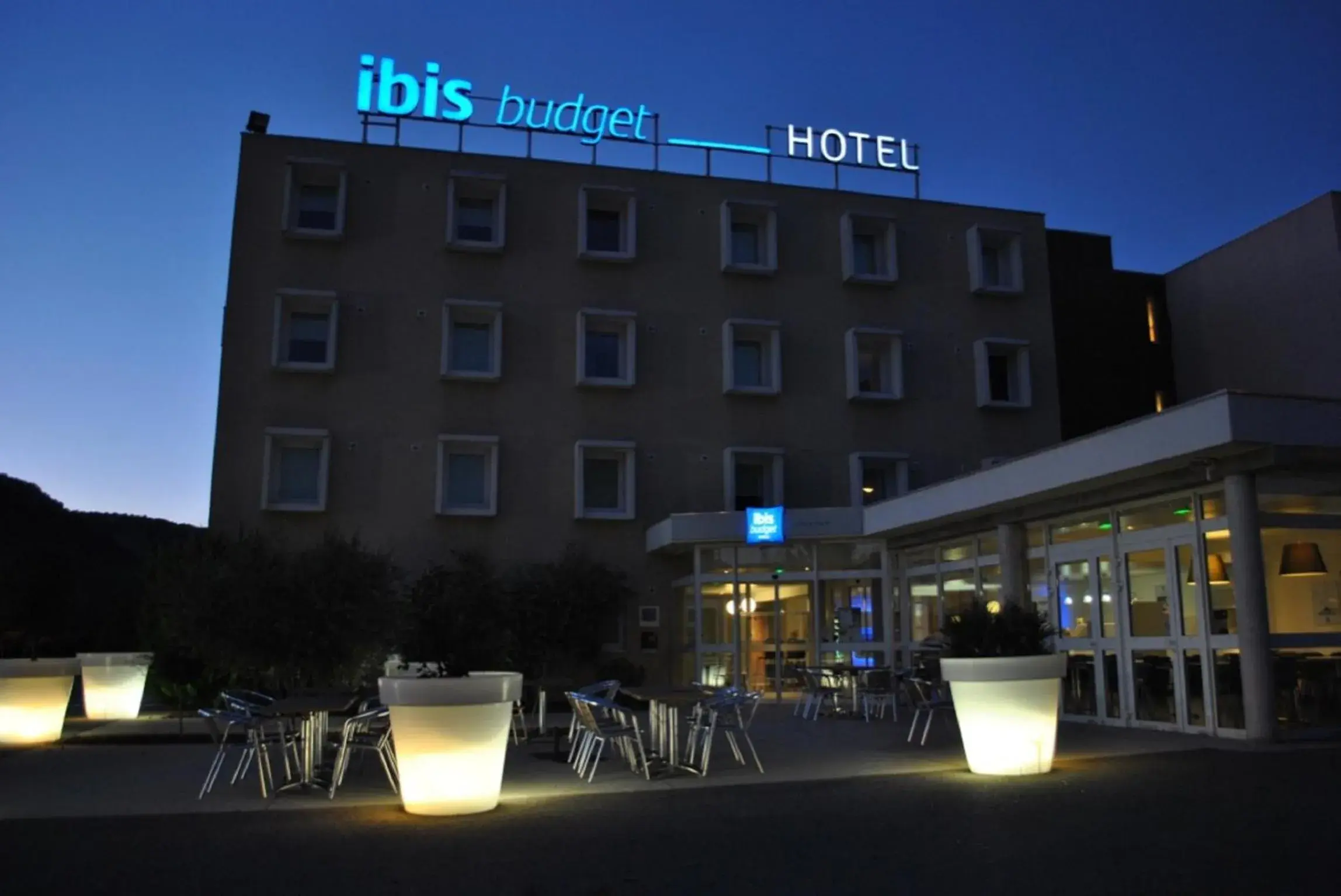 Patio, Property Building in ibis budget Loriol Le Pouzin