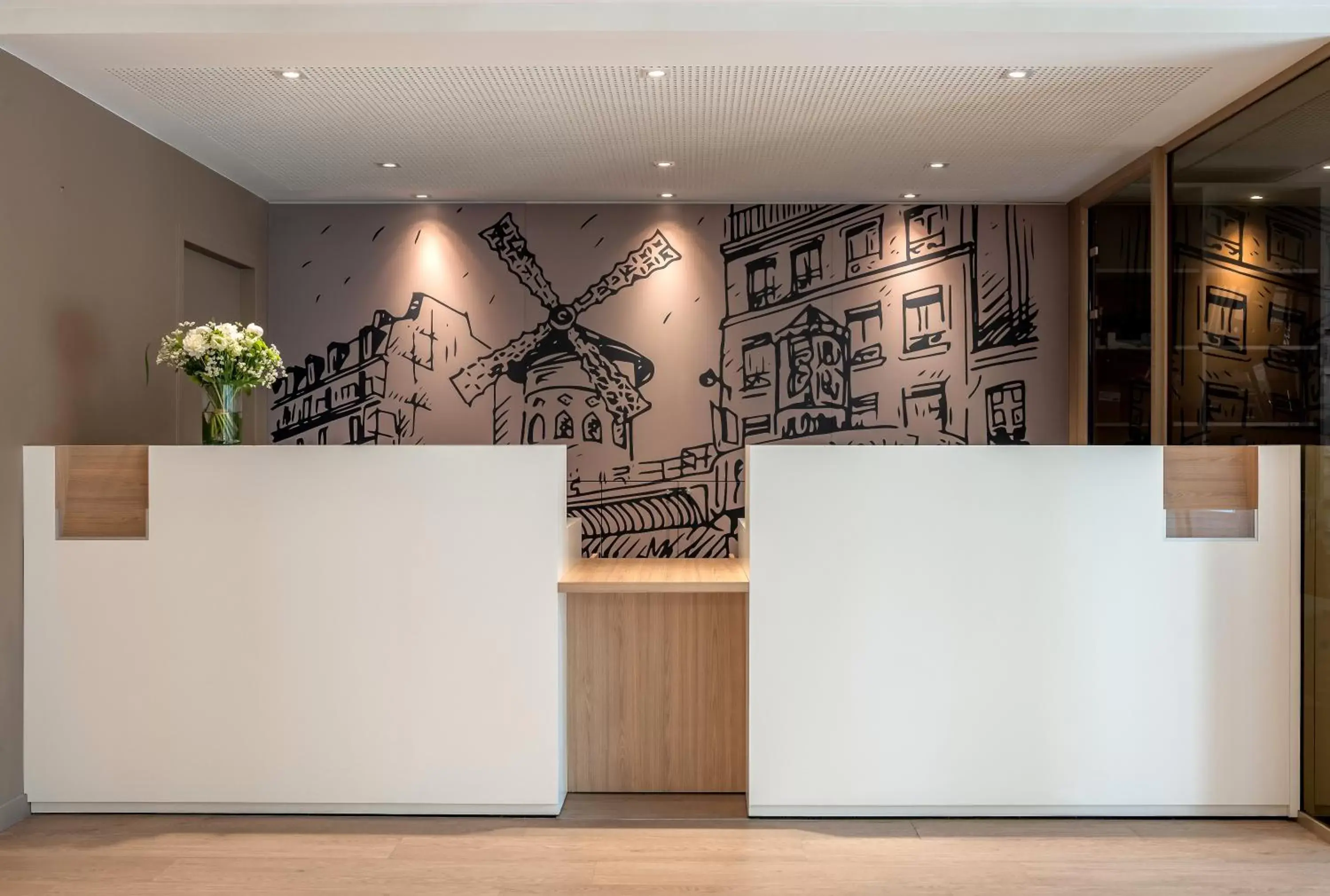 Lobby or reception in Citadines Montmartre Paris Lobby or reception in Citadines Montmartre Paris