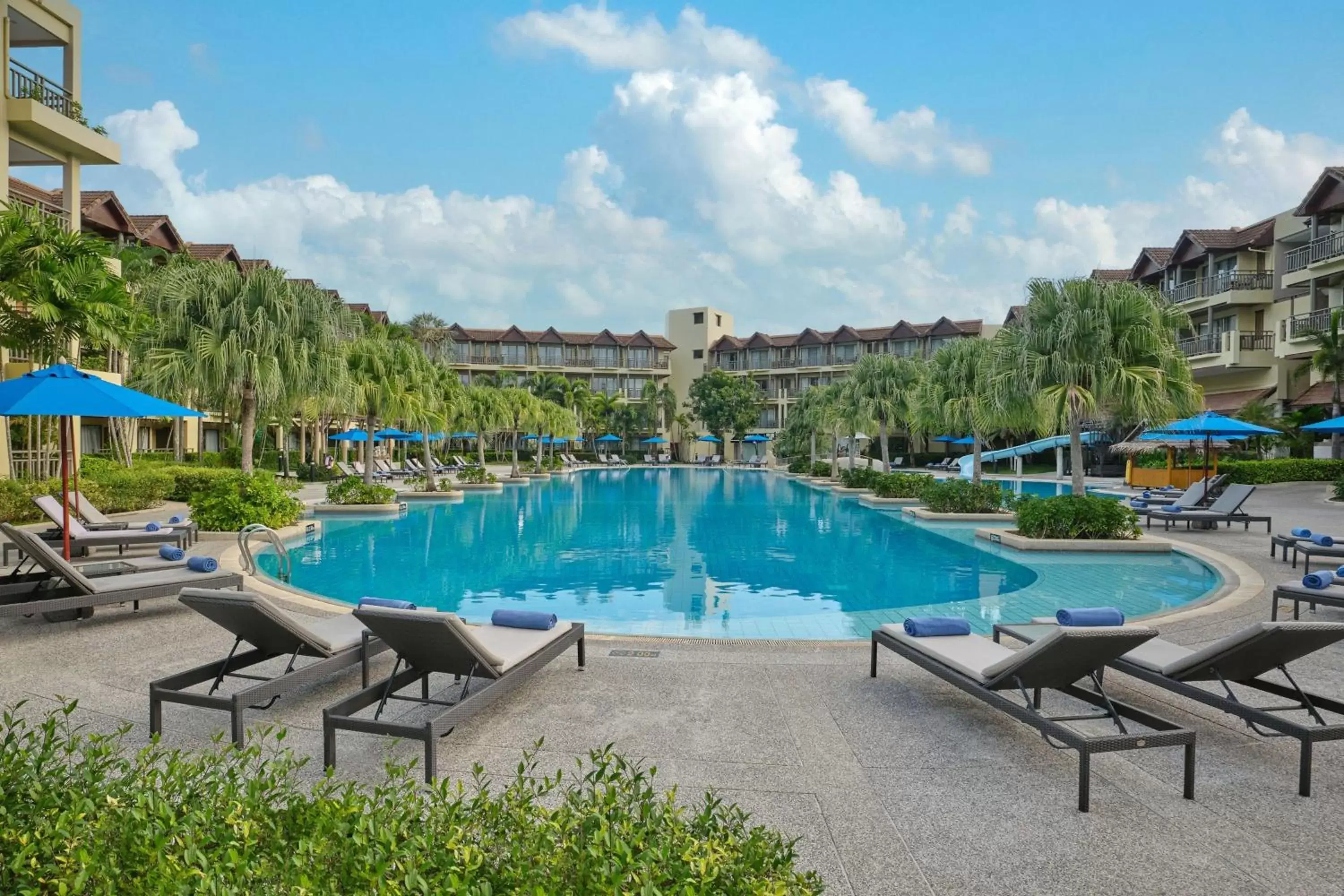 Swimming Pool in Phuket Marriott Resort & Spa, Merlin Beach