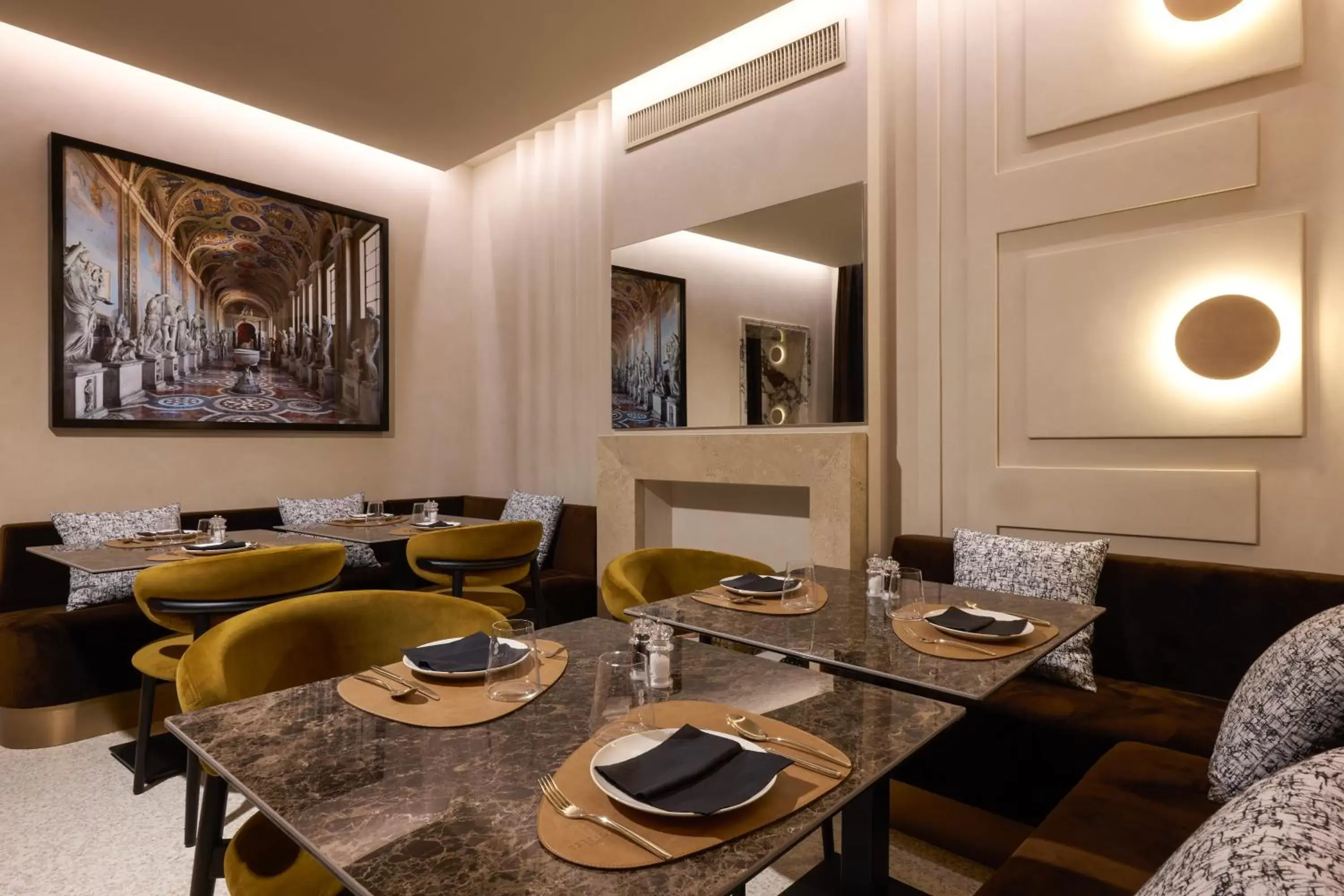 Lounge or bar, Restaurant/Places to Eat in Borghese Contemporary Hotel
