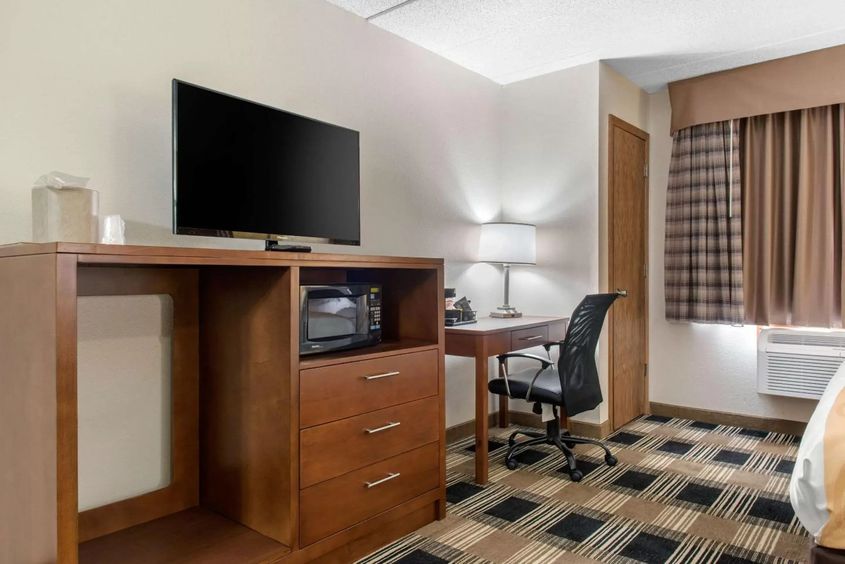 Bedroom, Seating Area in Quality Inn near Medical Center