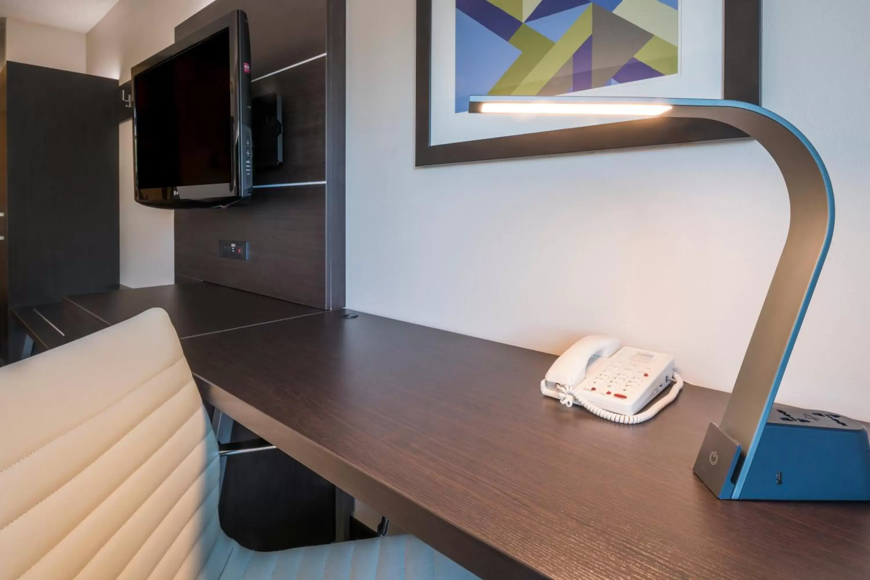 King Room - Hearing Accessible - Non-Smoking in Holiday Inn Express Hotel & Suites Livermore, an IHG Hotel King Room - Hearing Accessible - Non-Smoking in Holiday Inn Express Hotel & Suites Livermore, an IHG Hotel