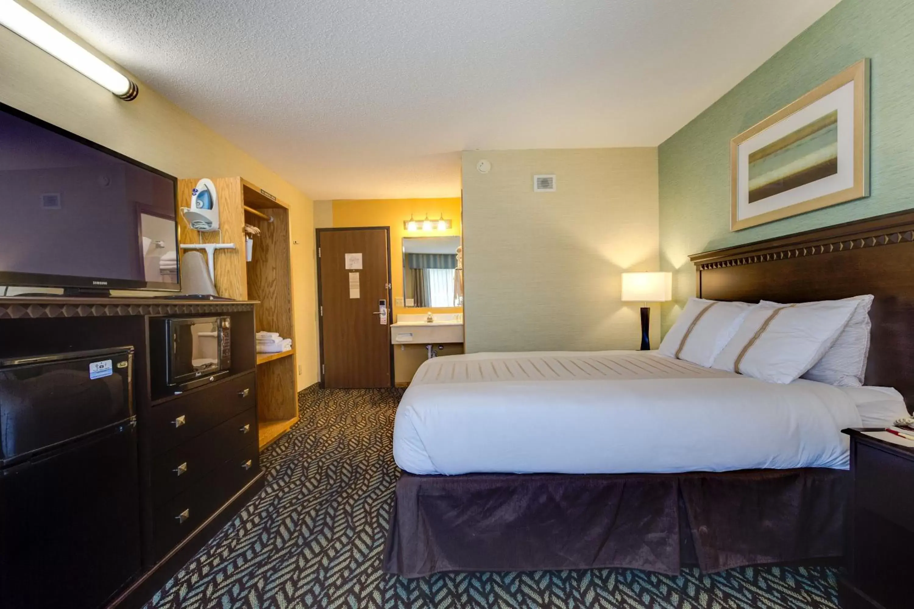 Photo of the whole room, Bed in Fireside Inn and Suites