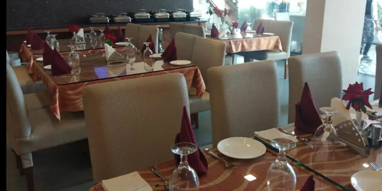 Restaurant/Places to Eat in Hotel Rama Trident