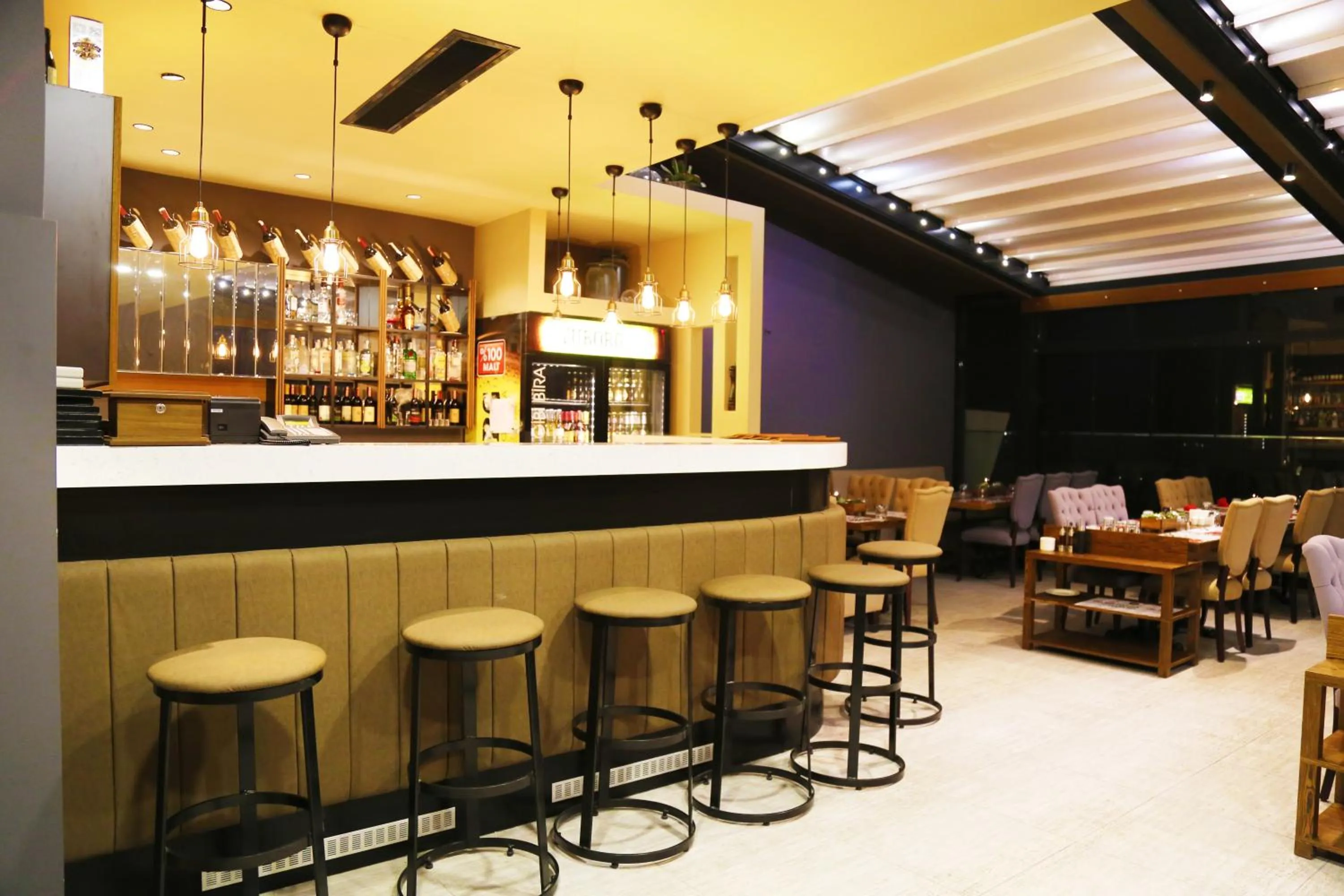 Food and drinks in Pasaport Pier Hotel