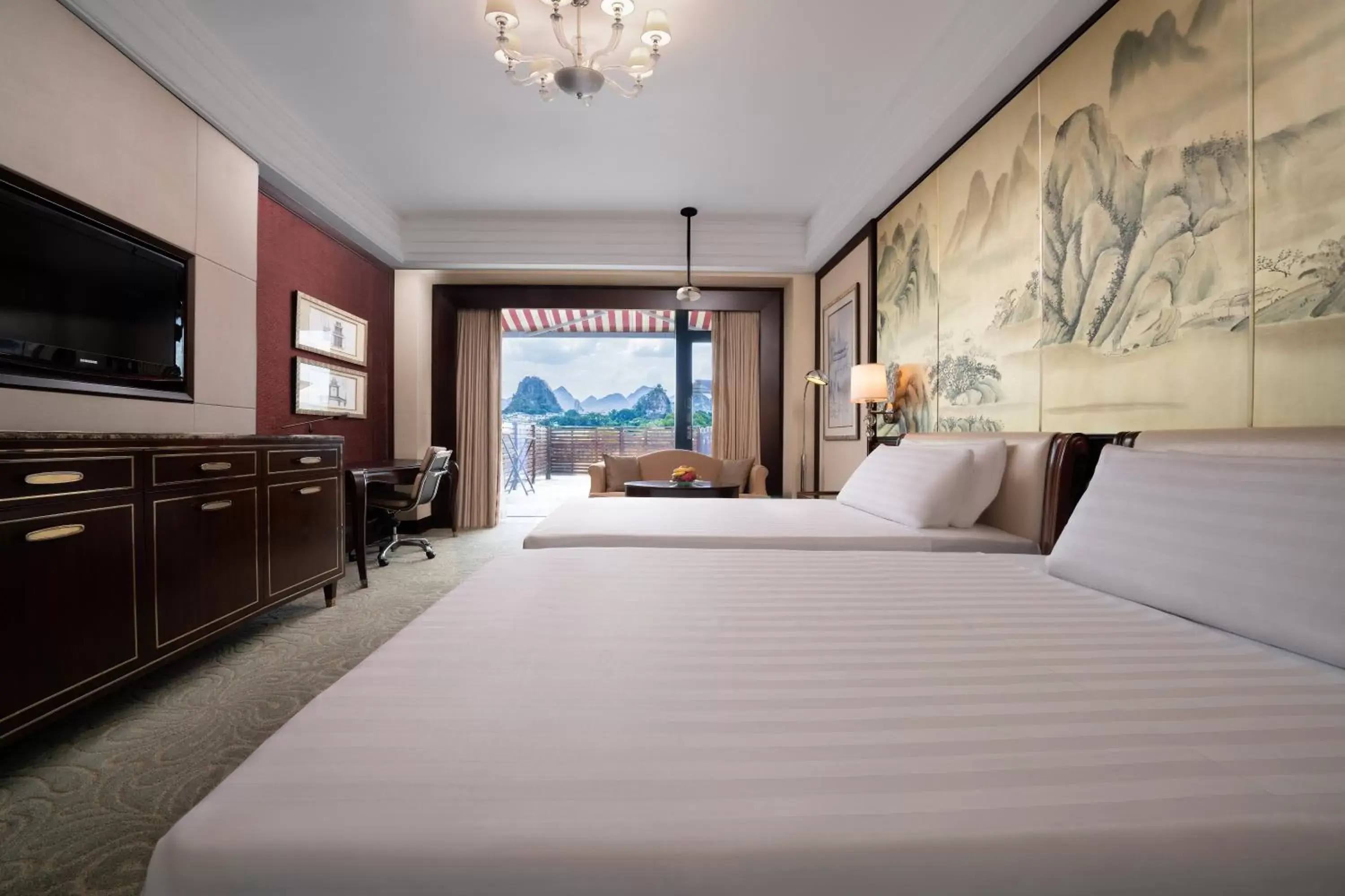 Bedroom in Shangri-La Guilin