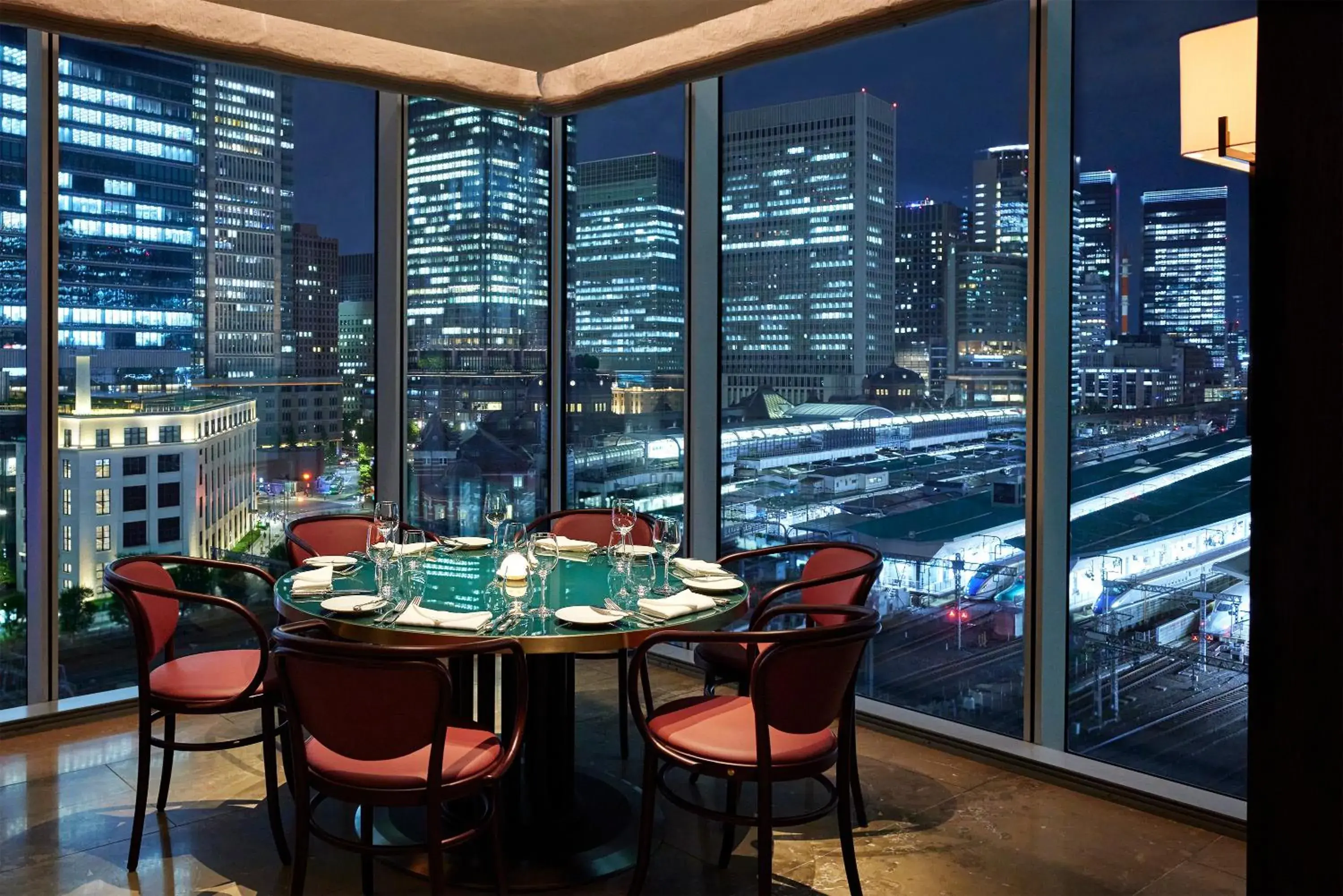 Restaurant/Places to Eat in Four Seasons Hotel Tokyo at Marunouchi