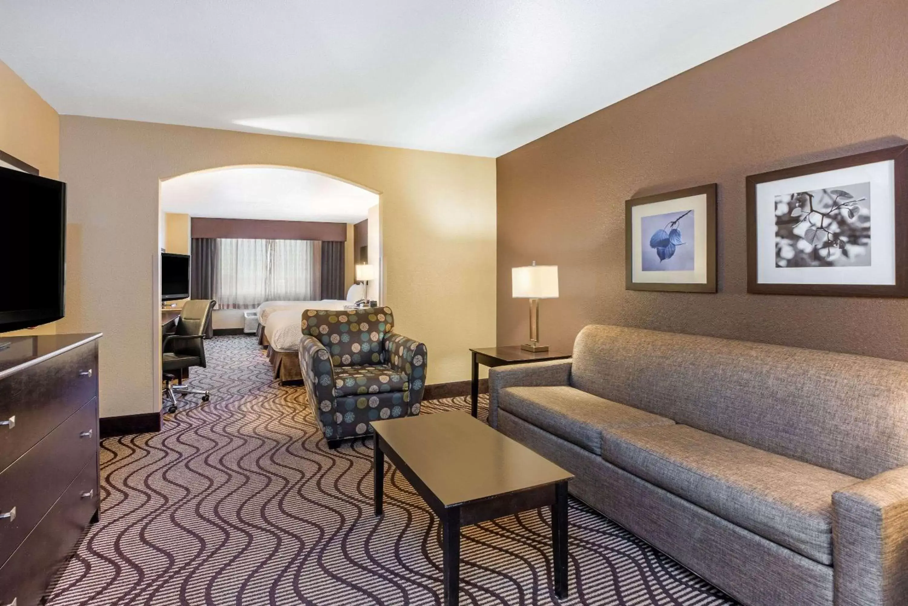 Photo of the whole room, Seating Area in La Quinta by Wyndham Meridian / Boise West
