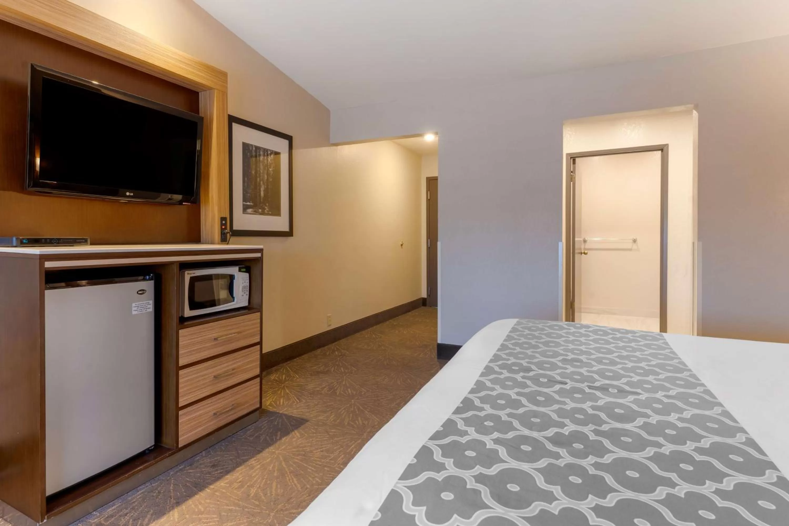 Bedroom, Bed in Best Western Plus Forest Park Inn