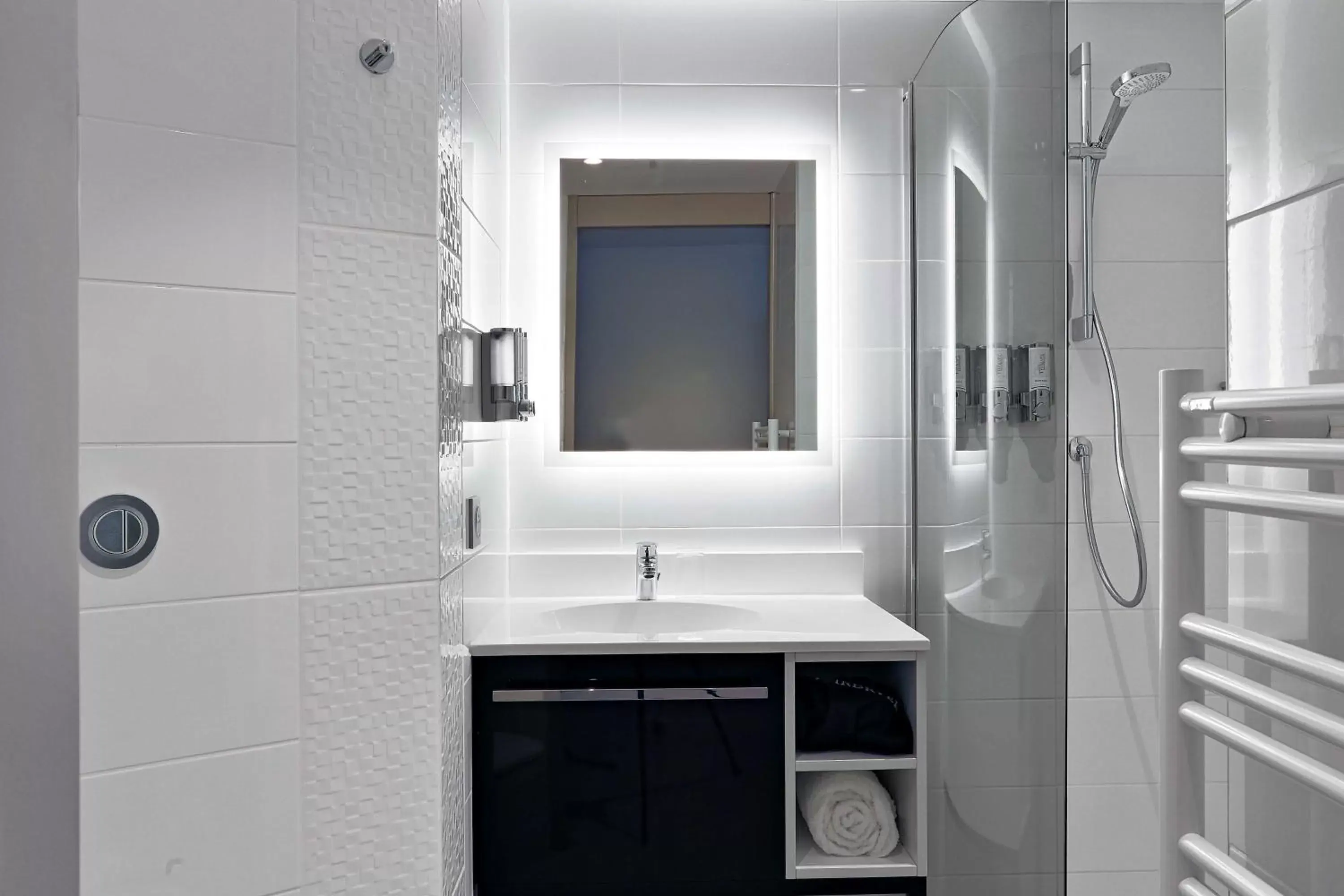 Bathroom in Hampton By Hilton Toulouse Airport