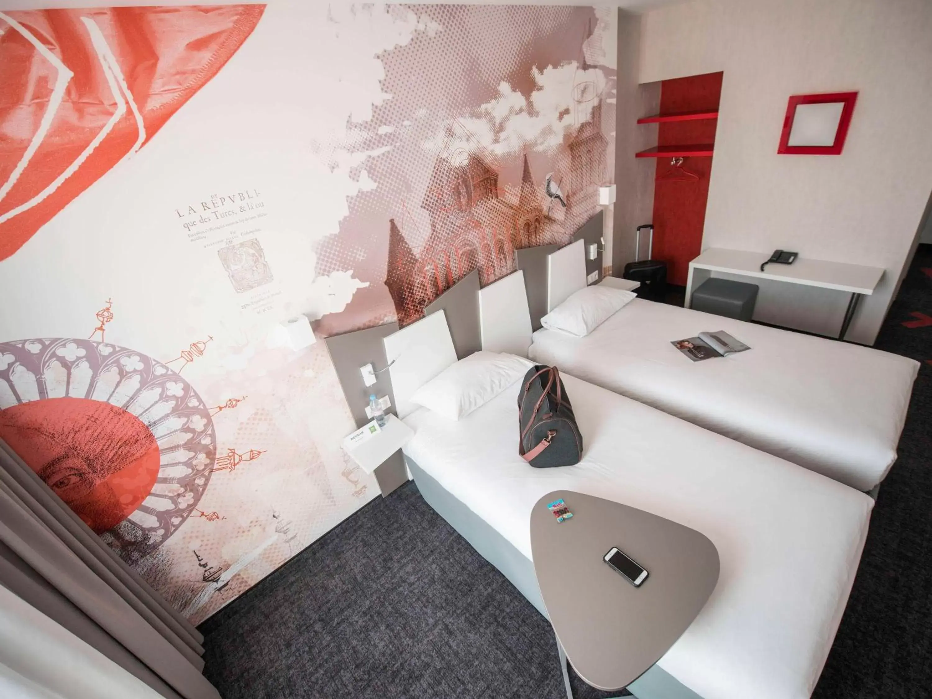 Bedroom, Bed in ibis Styles Poitiers Centre