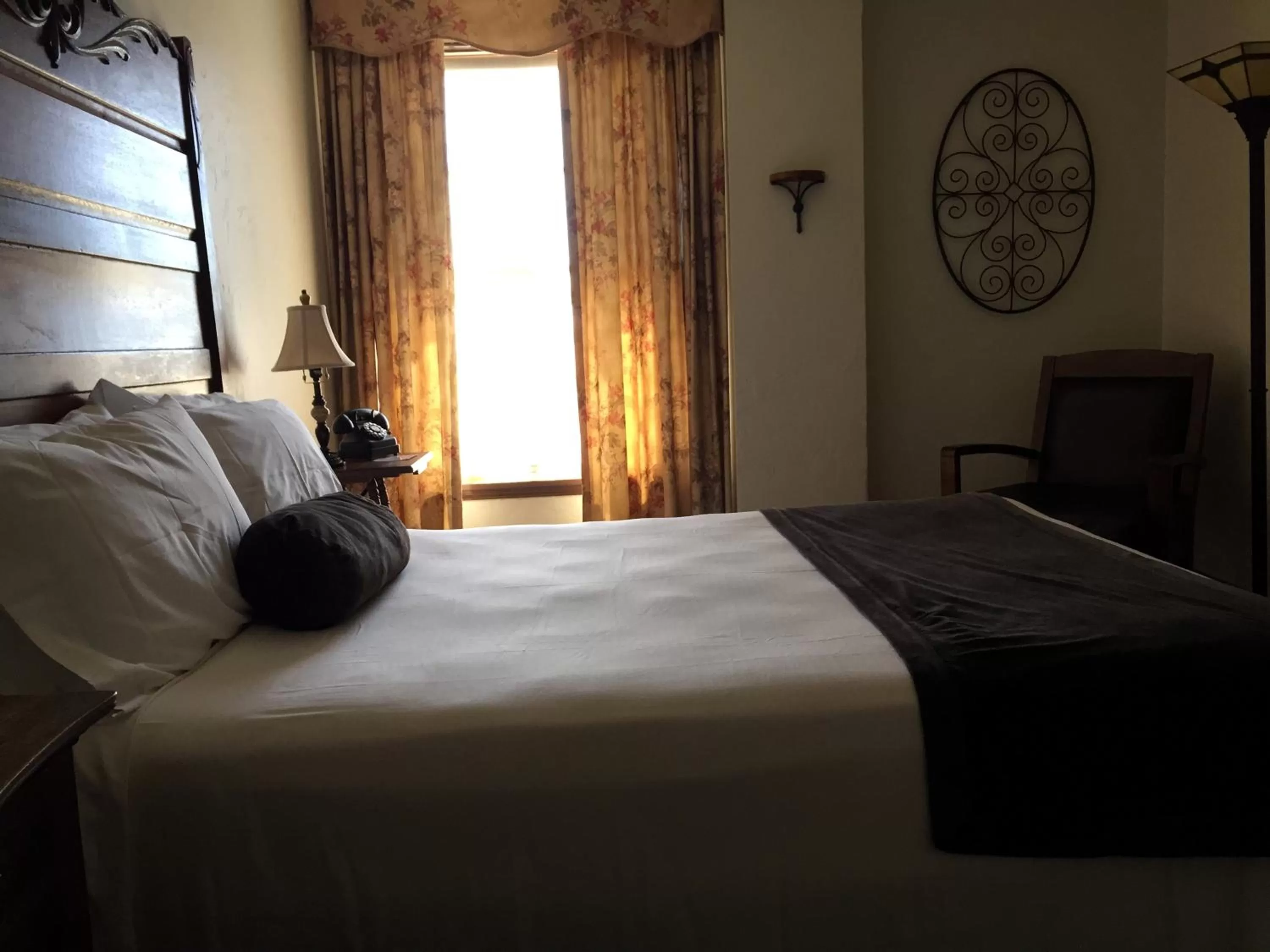Bedroom, Bed in Boulder Dam Hotel