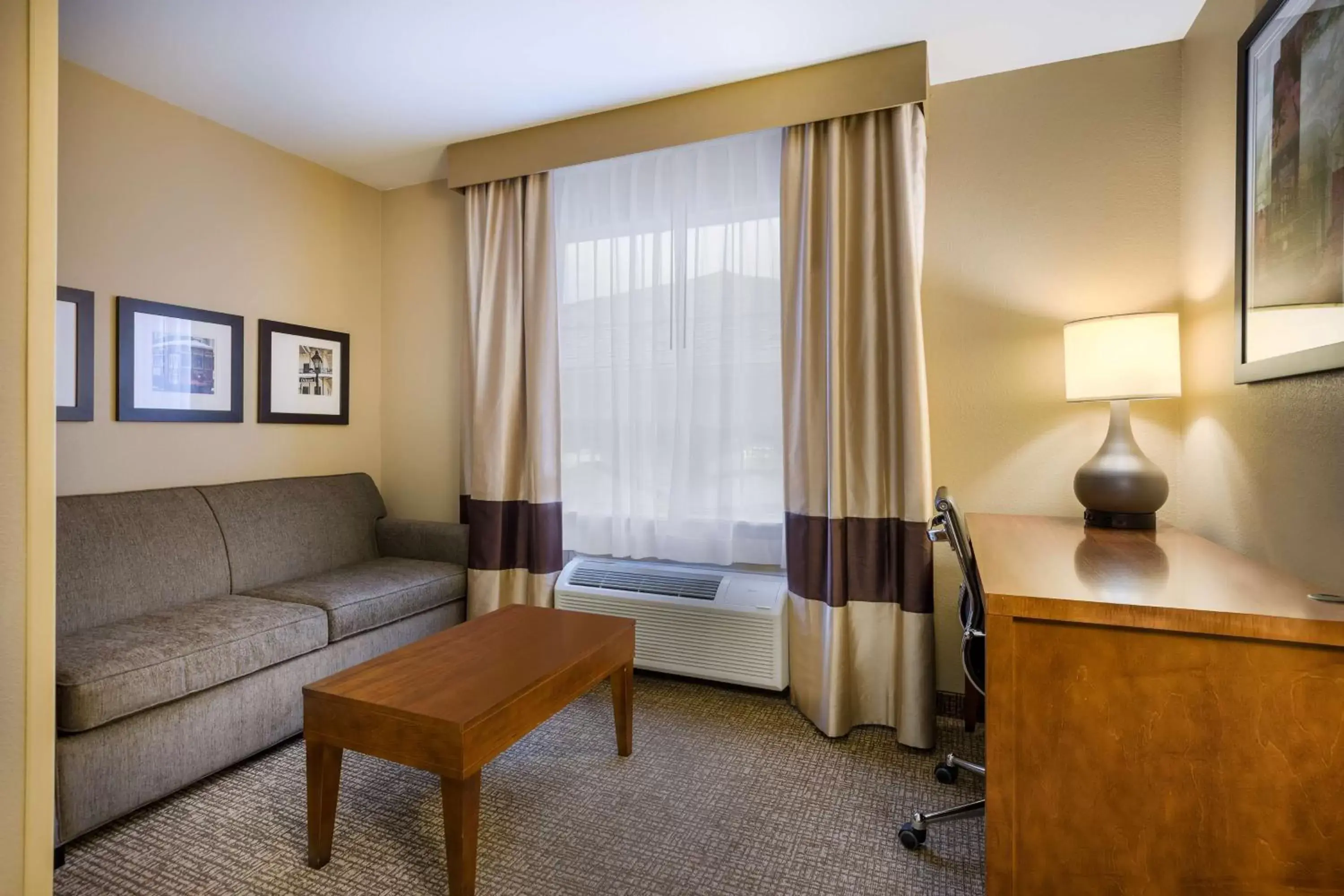 Bedroom, Seating Area in Best Western Morgan City Inn