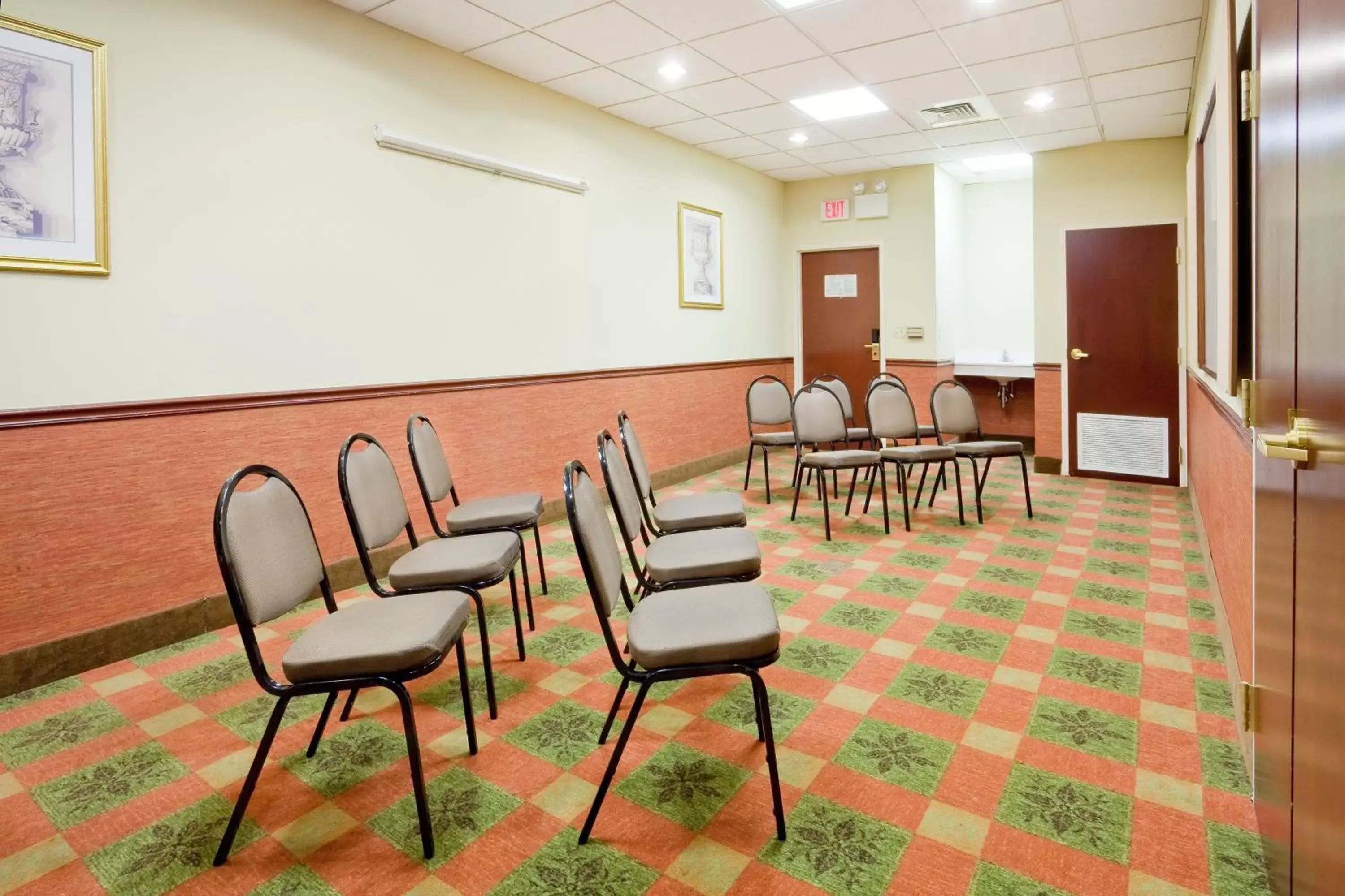 Meeting/conference room in Holiday Inn Express and Suites - Quakertown, an IHG Hotel