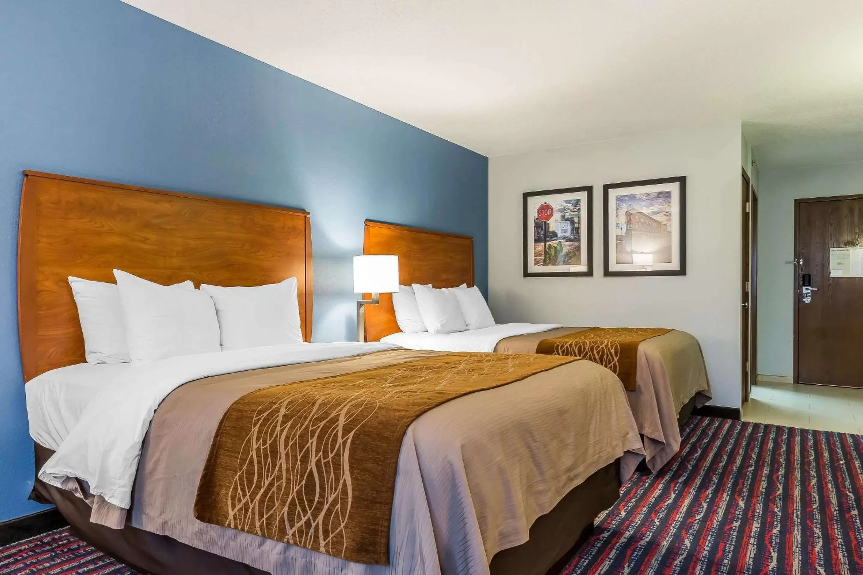 Photo of the whole room, Bed in Comfort Inn Alton near I-255