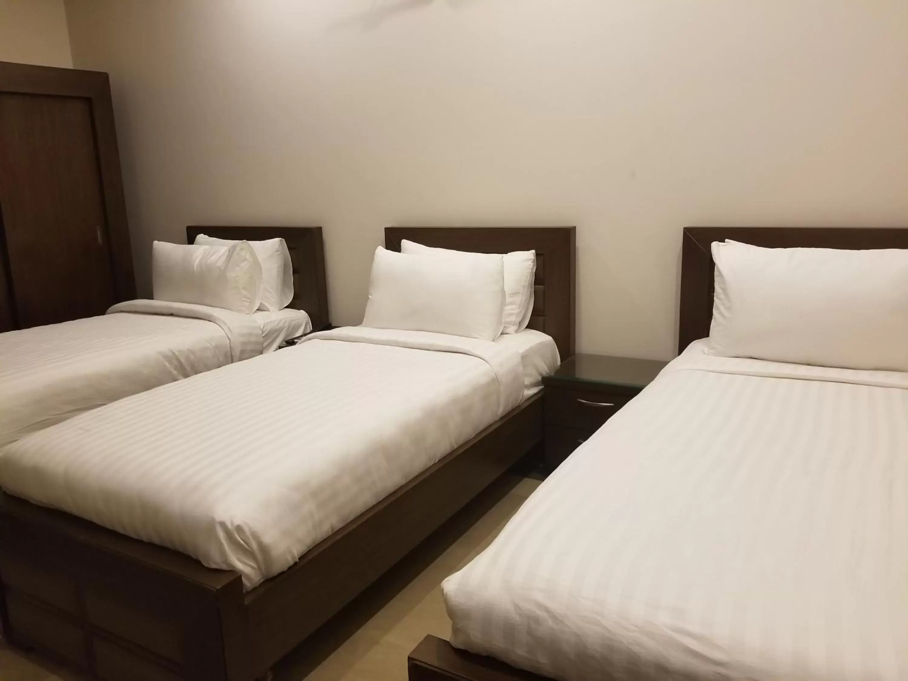 Bed in Zifan Hotel & Suites