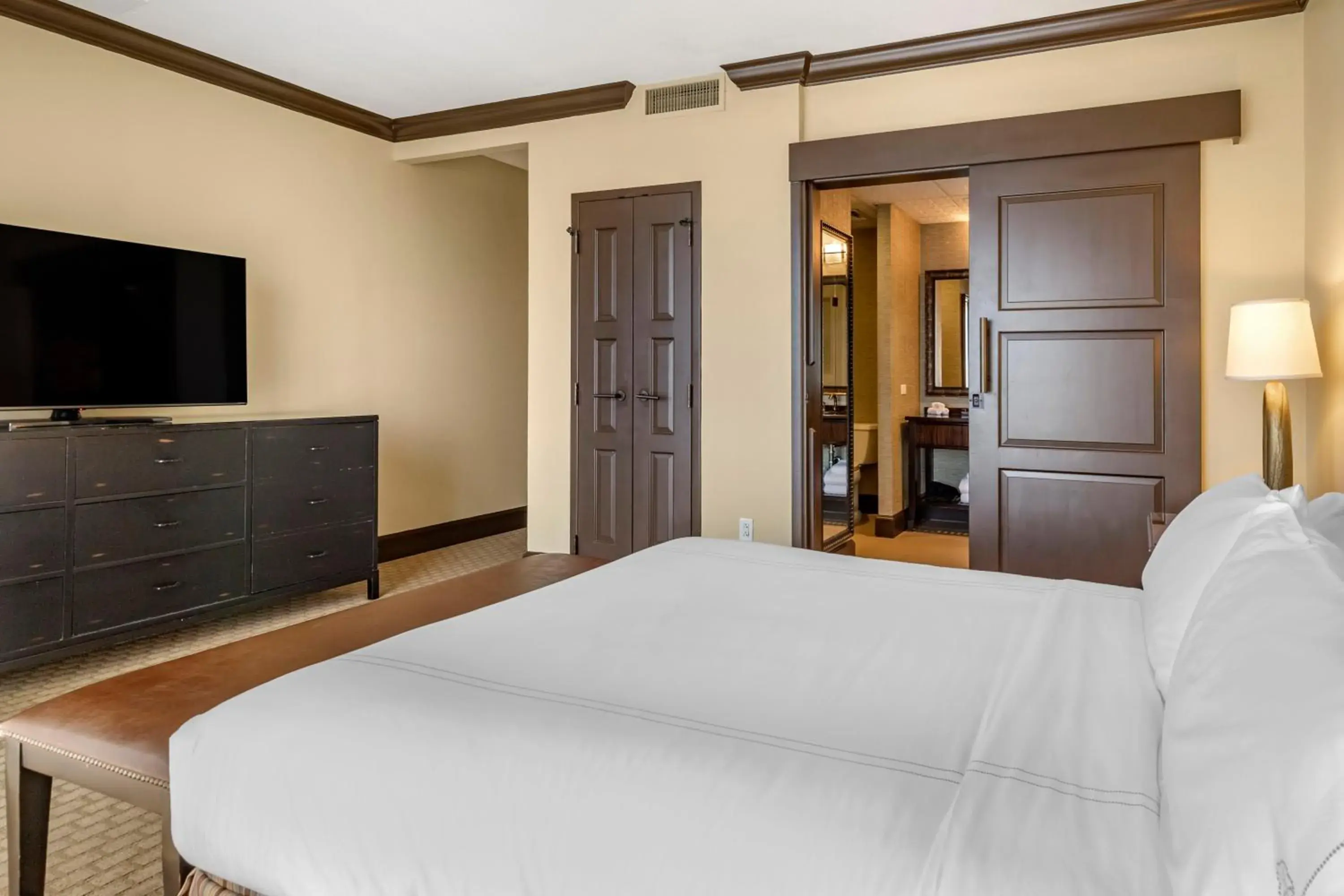Photo of the whole room, Bed in Omni Austin Hotel Downtown