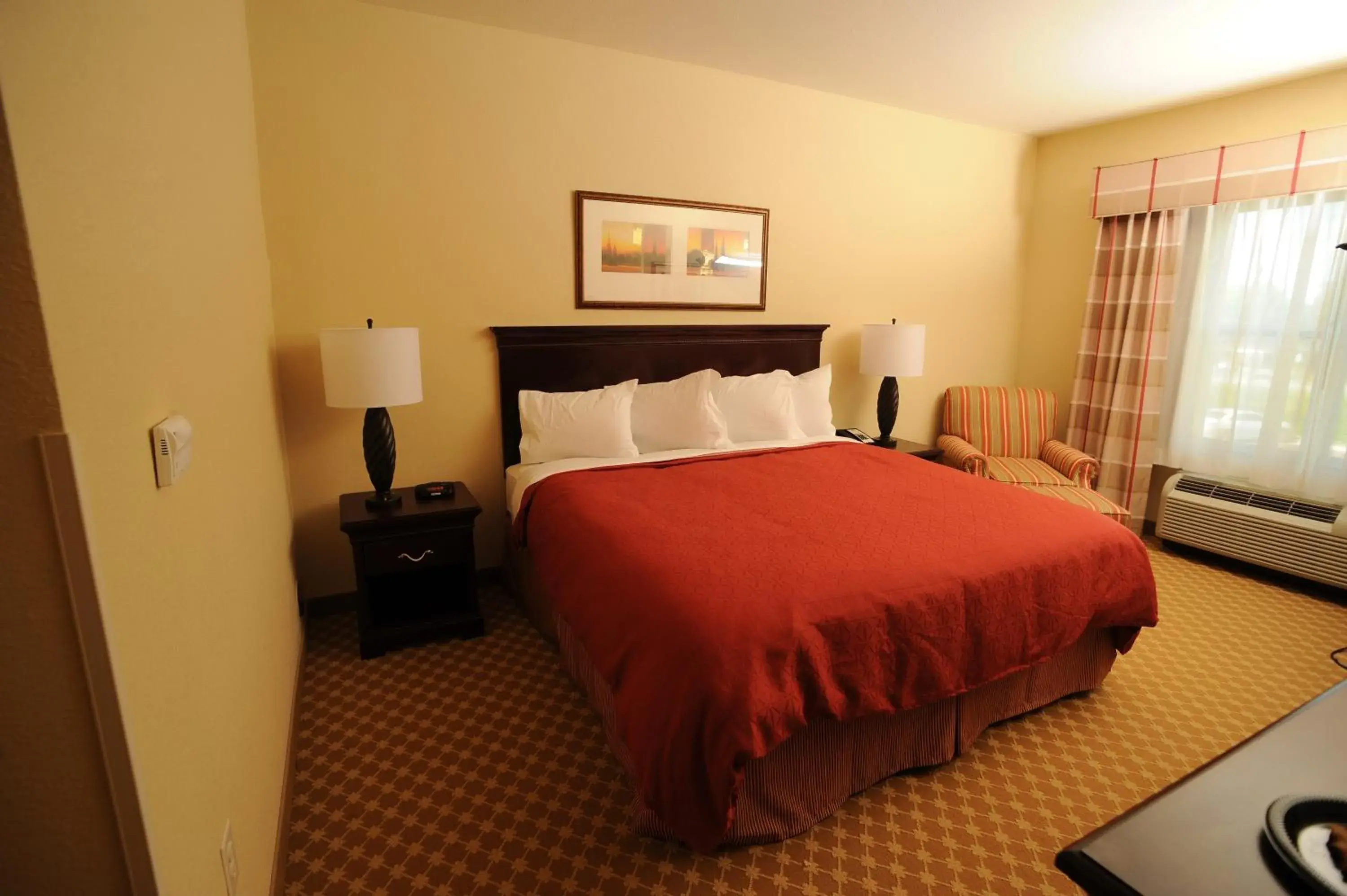 Bed in Country Inn & Suites by Radisson, Concord (Kannapolis), NC