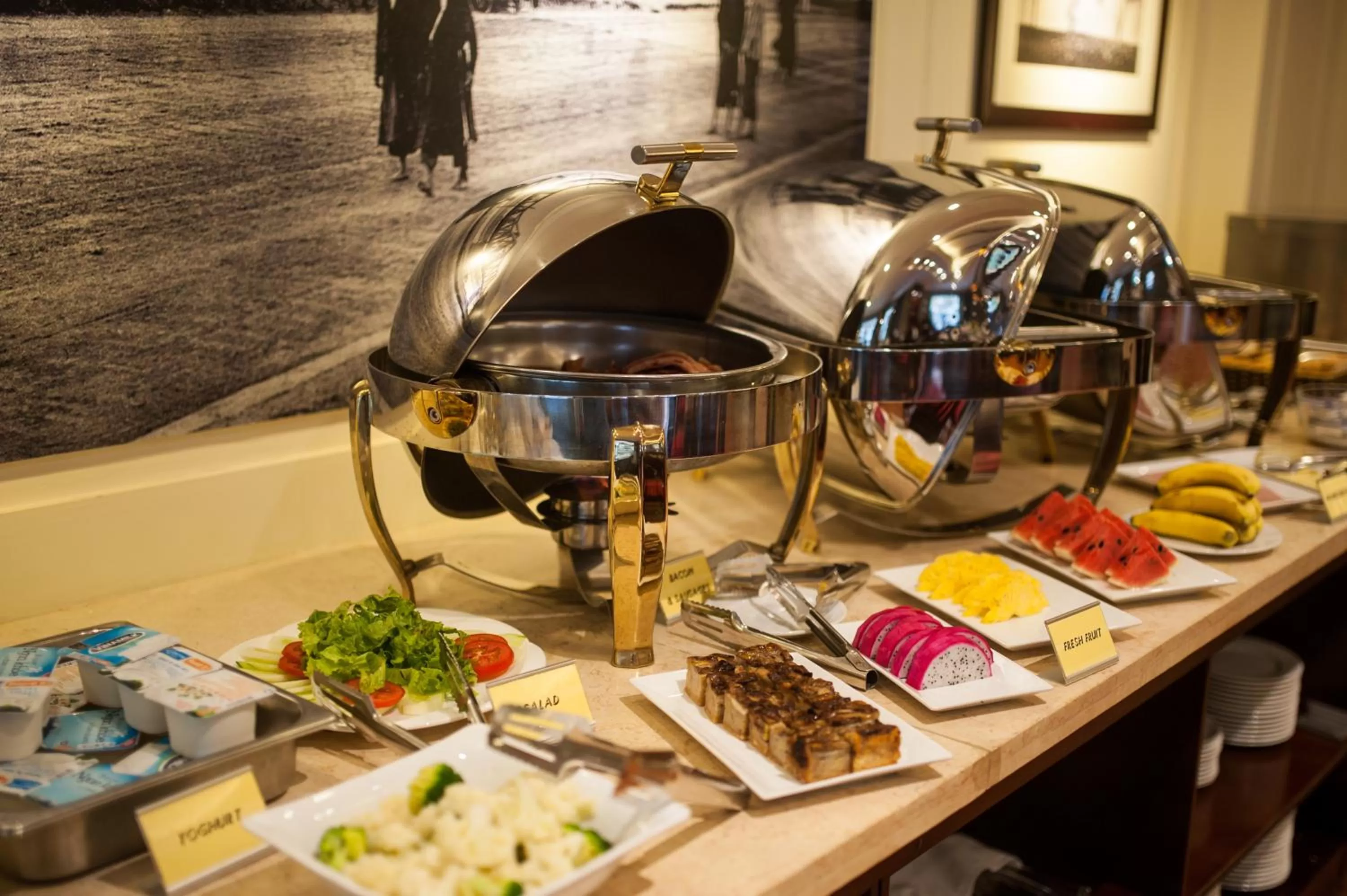 Restaurant/places to eat, Food in Mon Regency Hotel