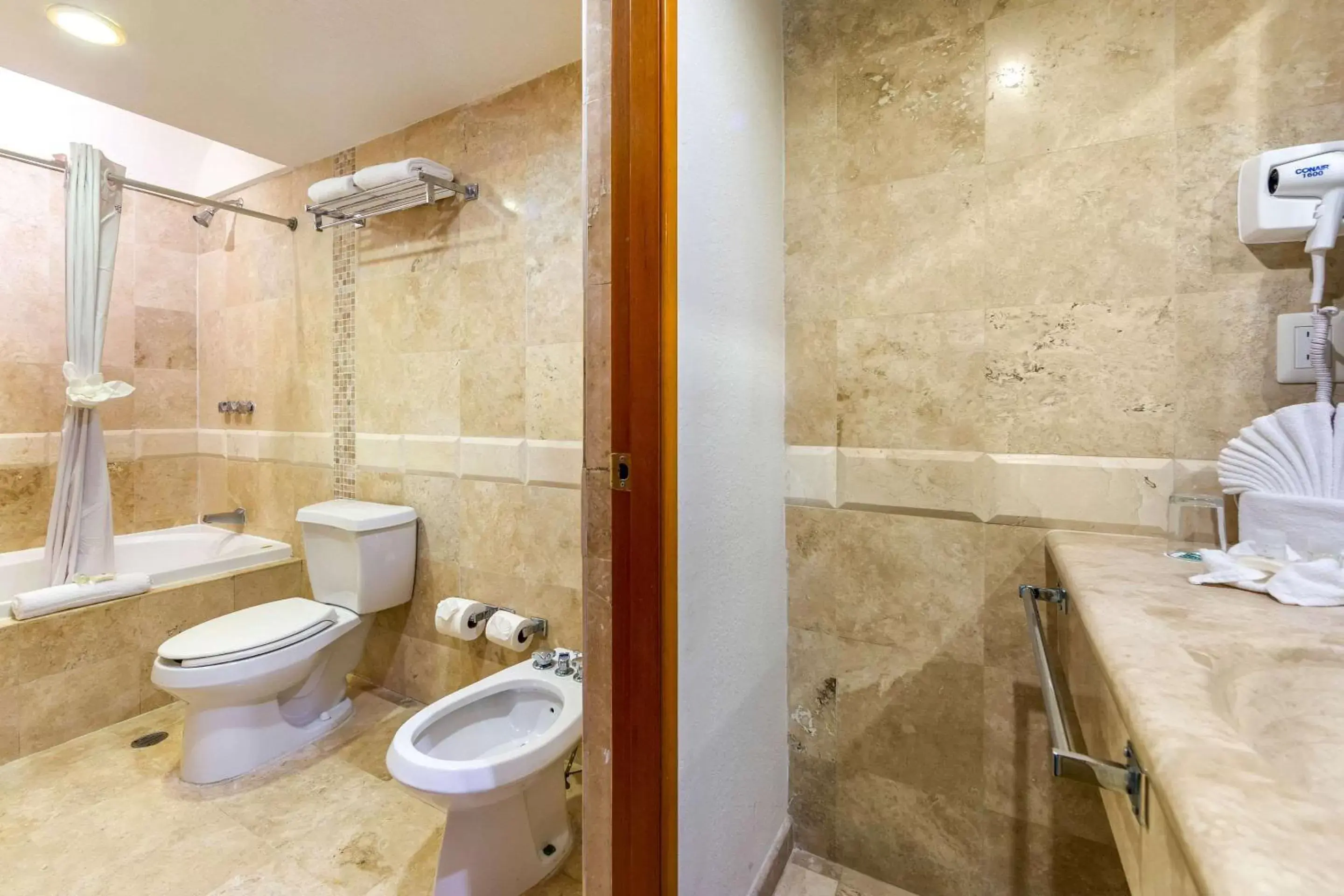 Bedroom, Bathroom in Quality Inn Mazatlan