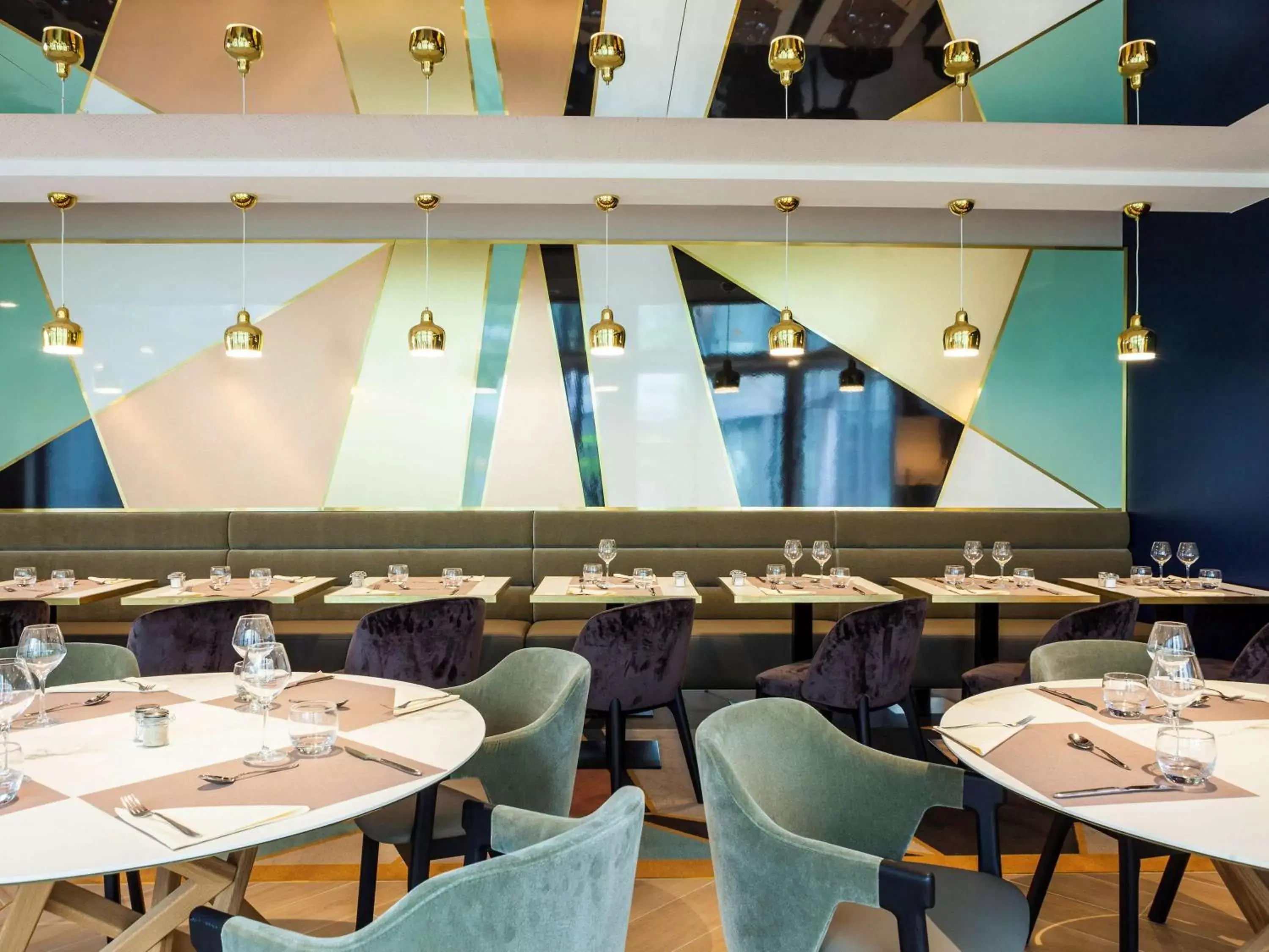 Restaurant/Places to Eat in Mercure Paris La Défense Grande Arche Hotel