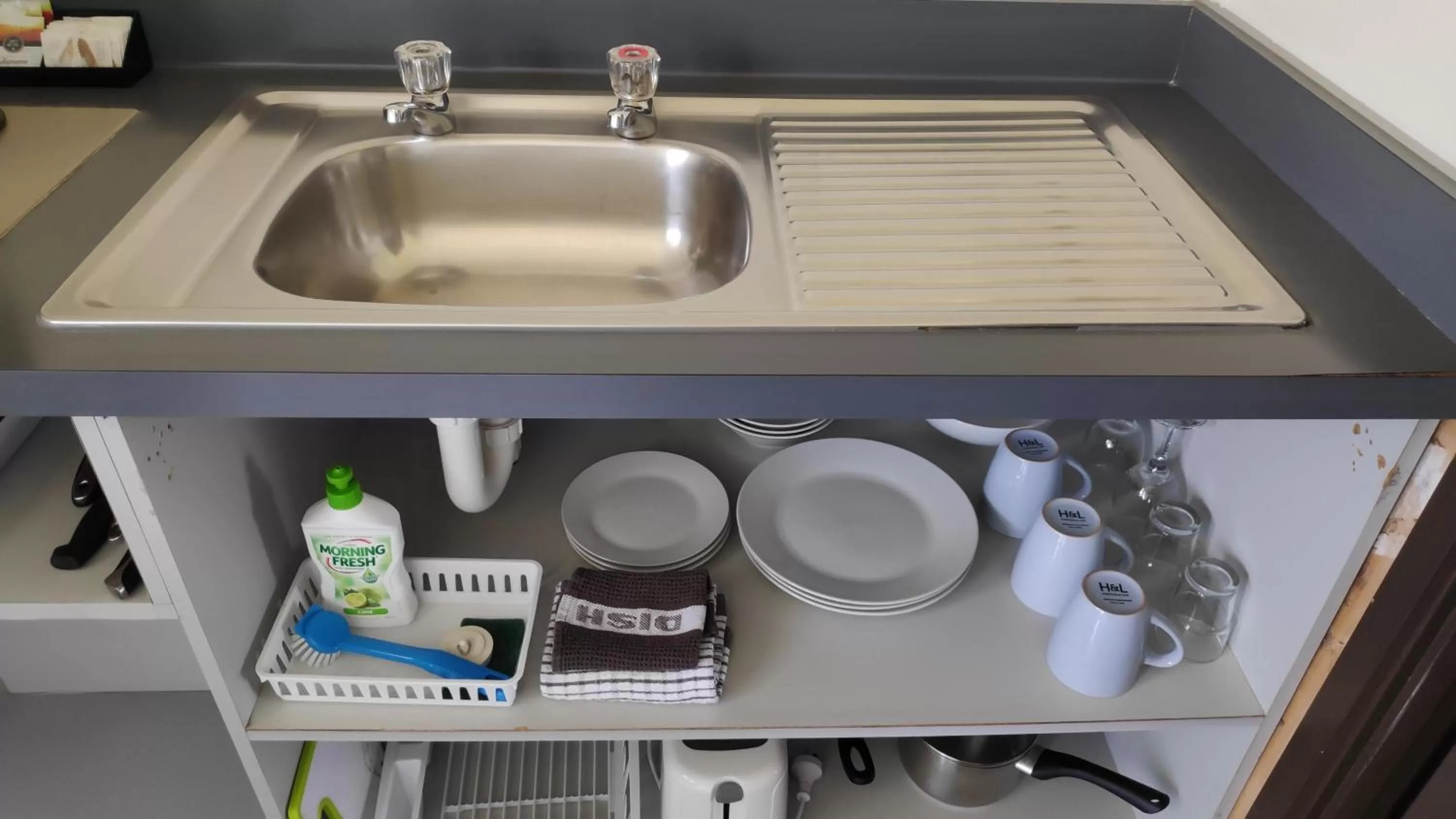 Studio with Kitchen in Drury Motor Lodge