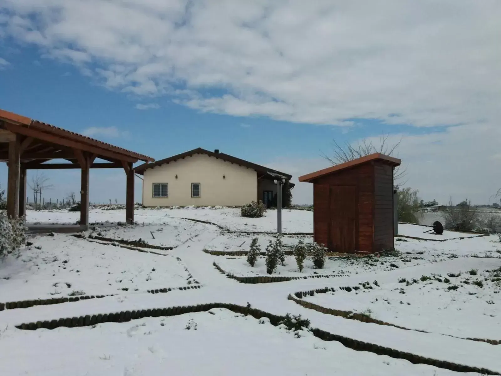 Property building, Winter in La collina delle fonti