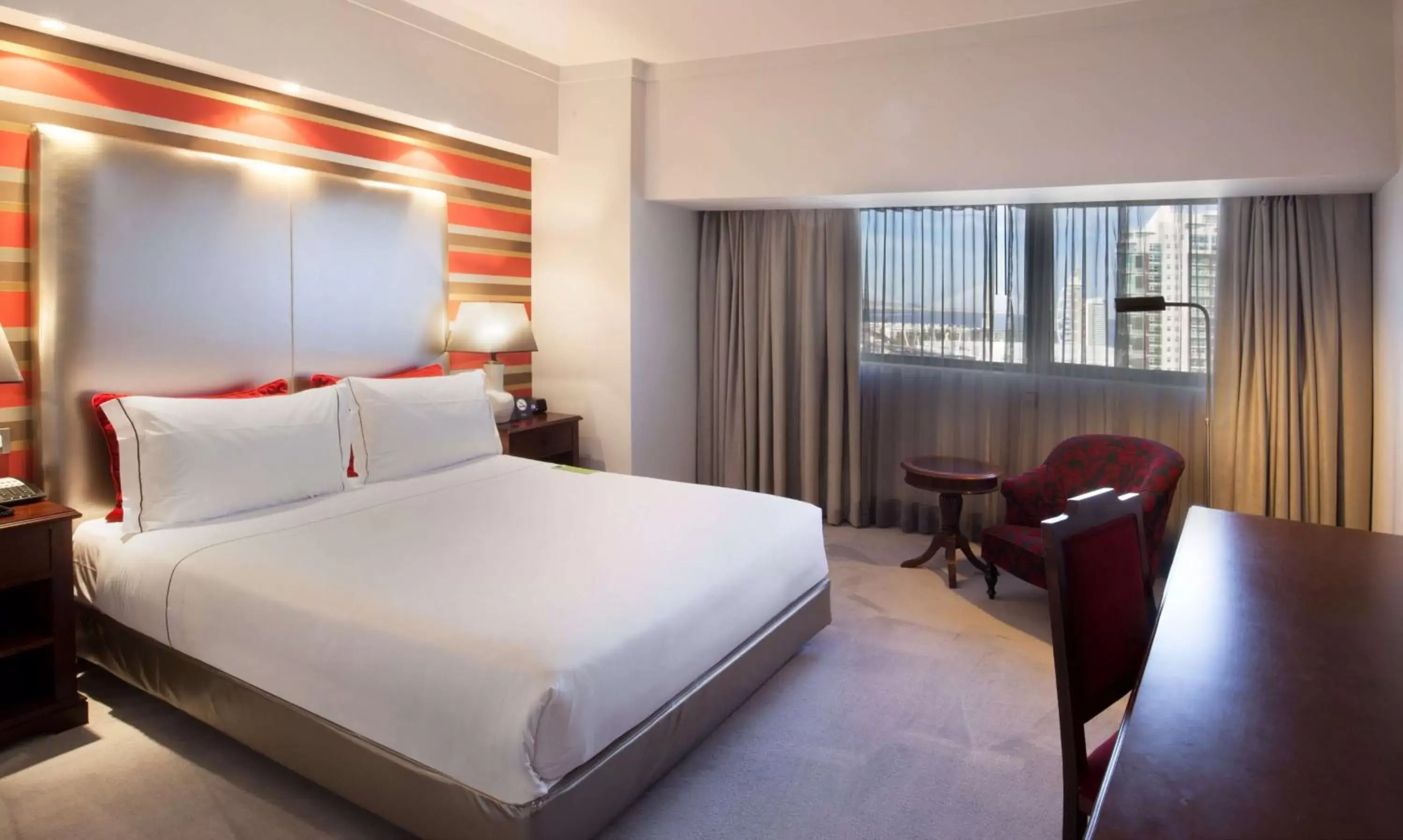 Photo of the whole room, Bed in Tivoli Oriente Lisboa Hotel