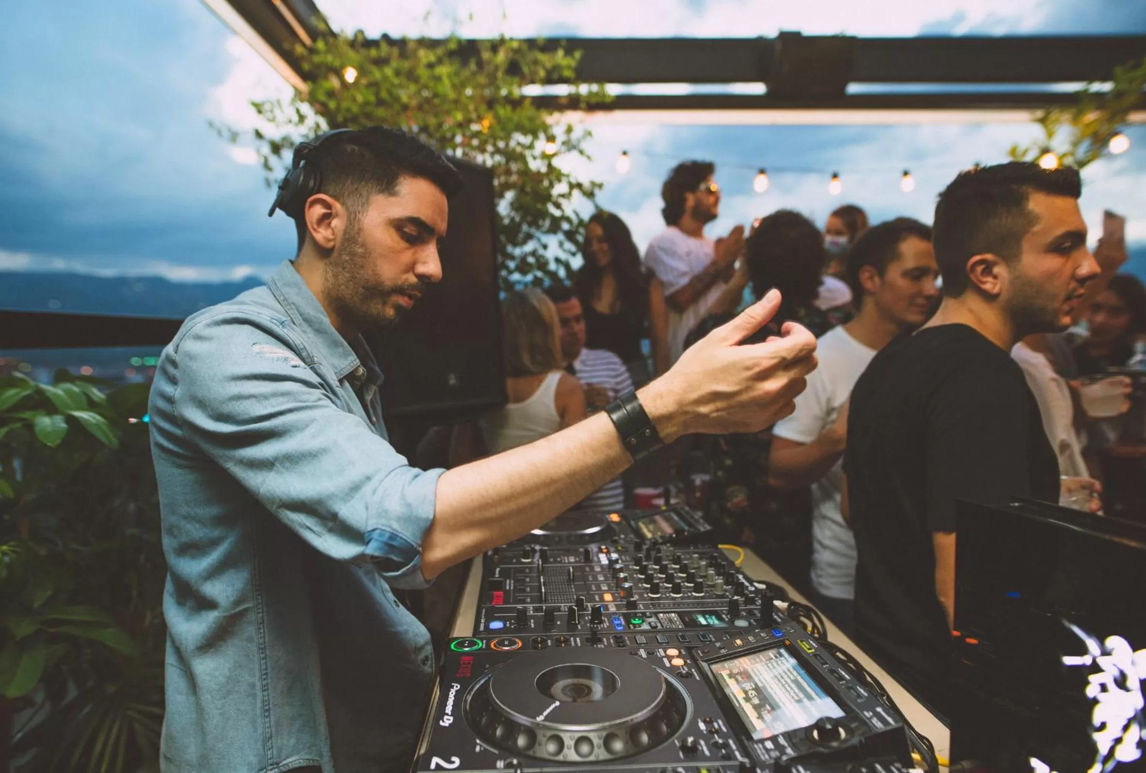 Lounge or bar in The Somos Beats Hotel & Rooftop