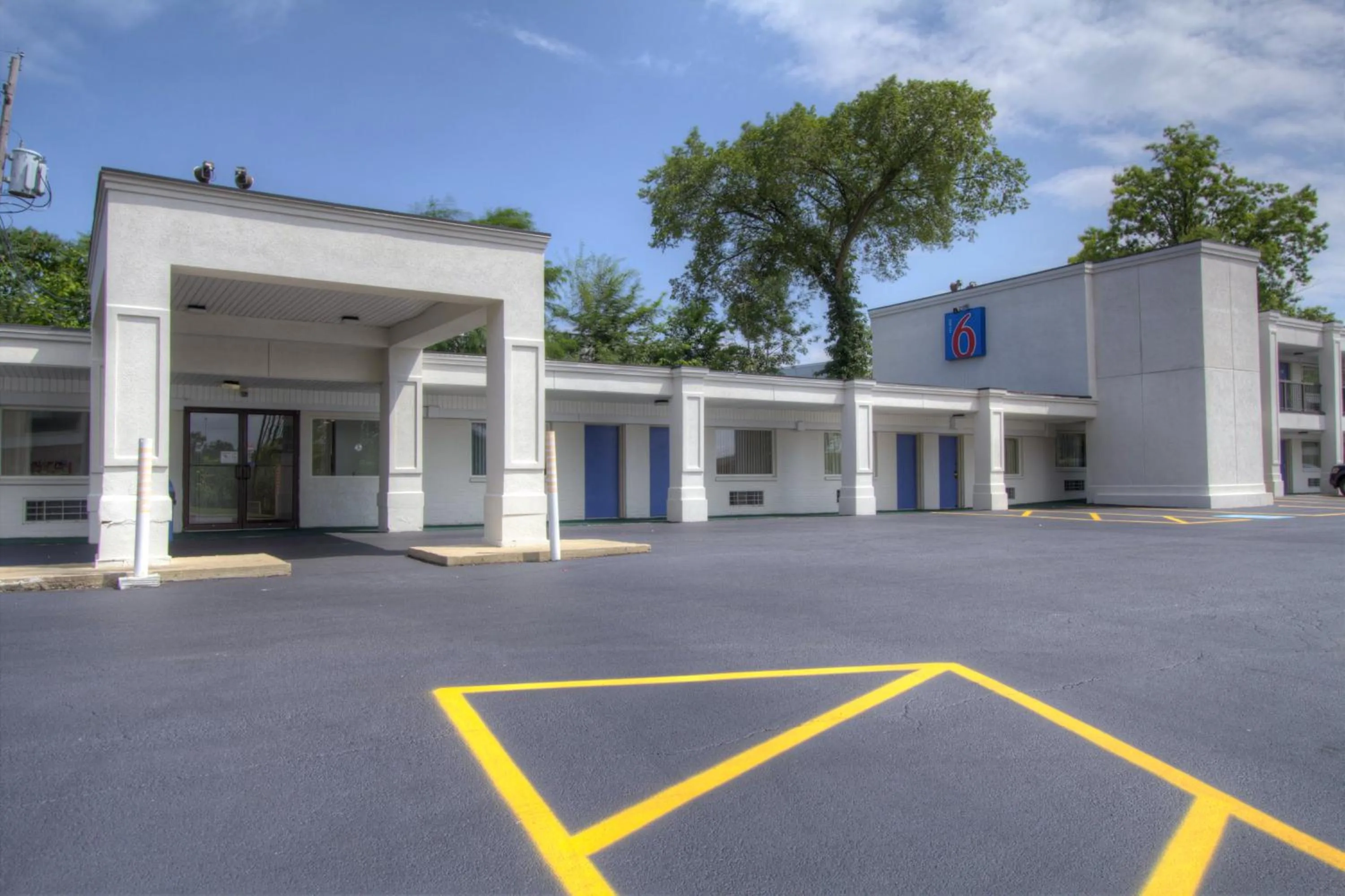 Facade/entrance in Motel 6-Richfield, OH