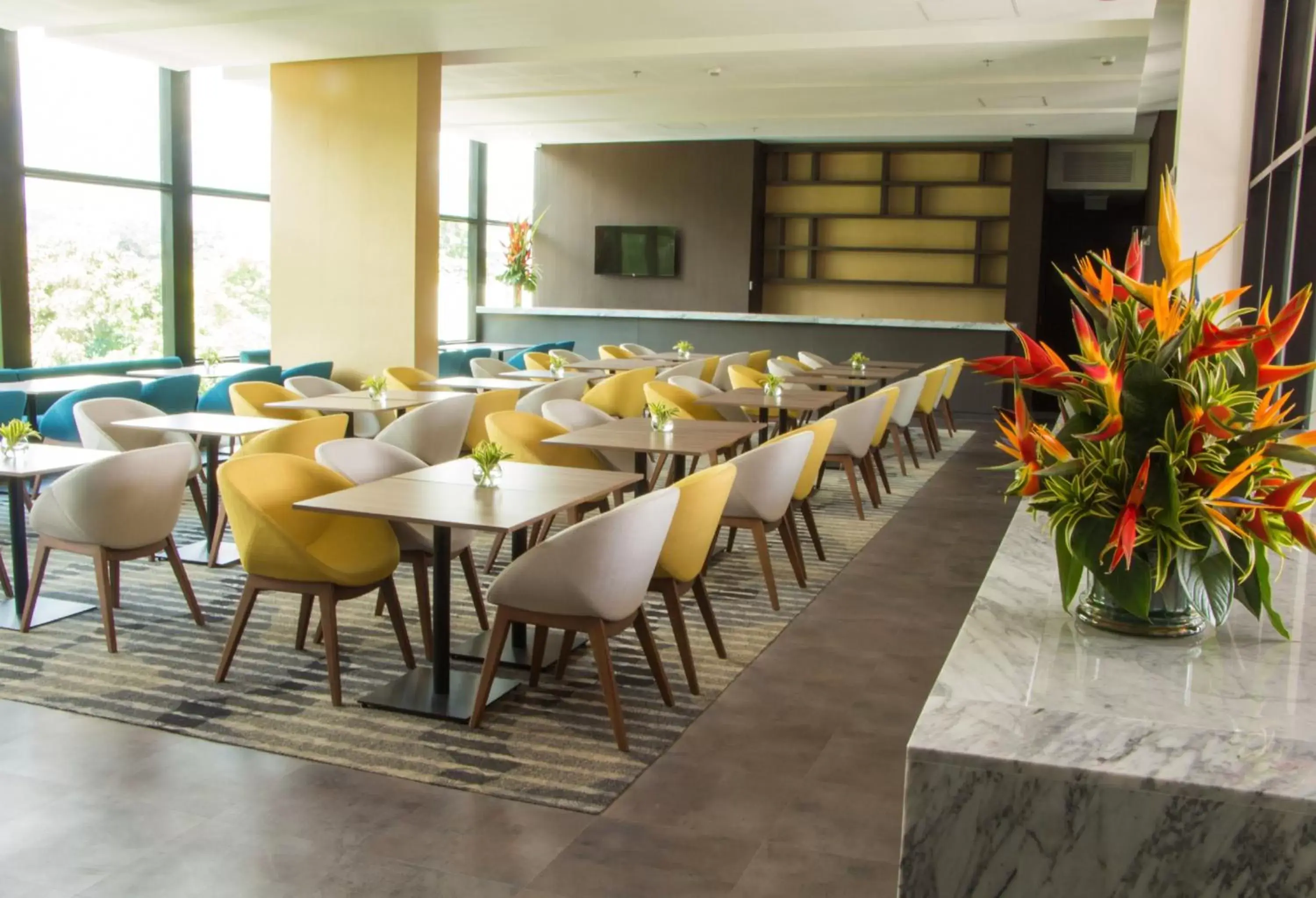 Restaurant/Places to Eat in Hotel Estelar Square