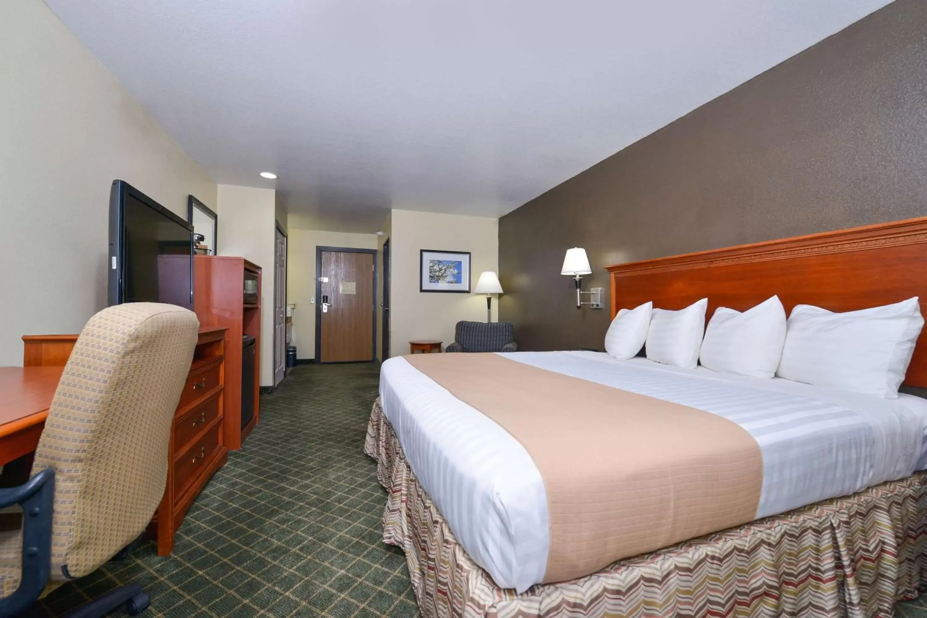 Photo of the whole room, Bed in Best Western Canon City