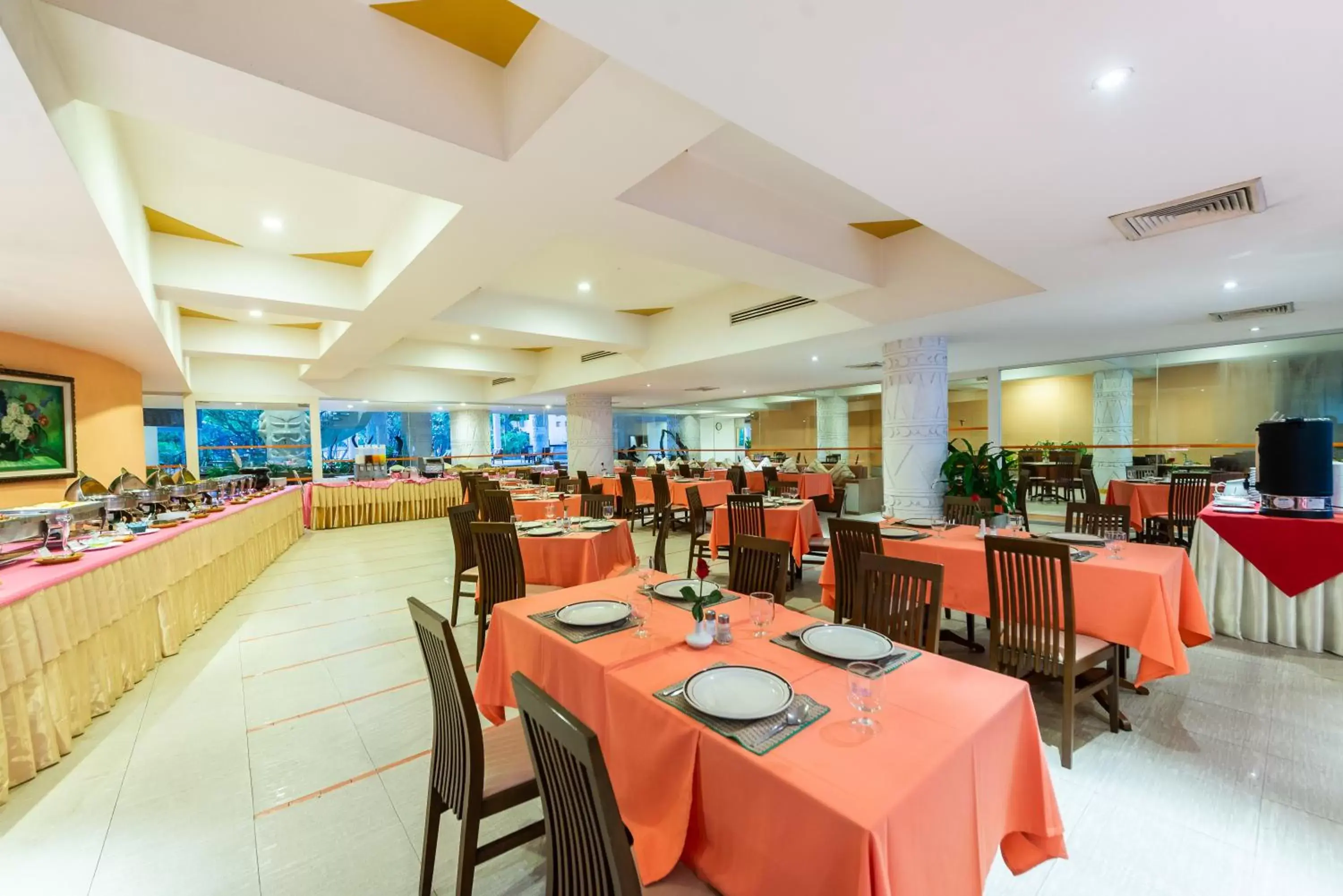 Restaurant/Places to Eat in Hotel Tropicana Pattaya - SHA Extra Plus