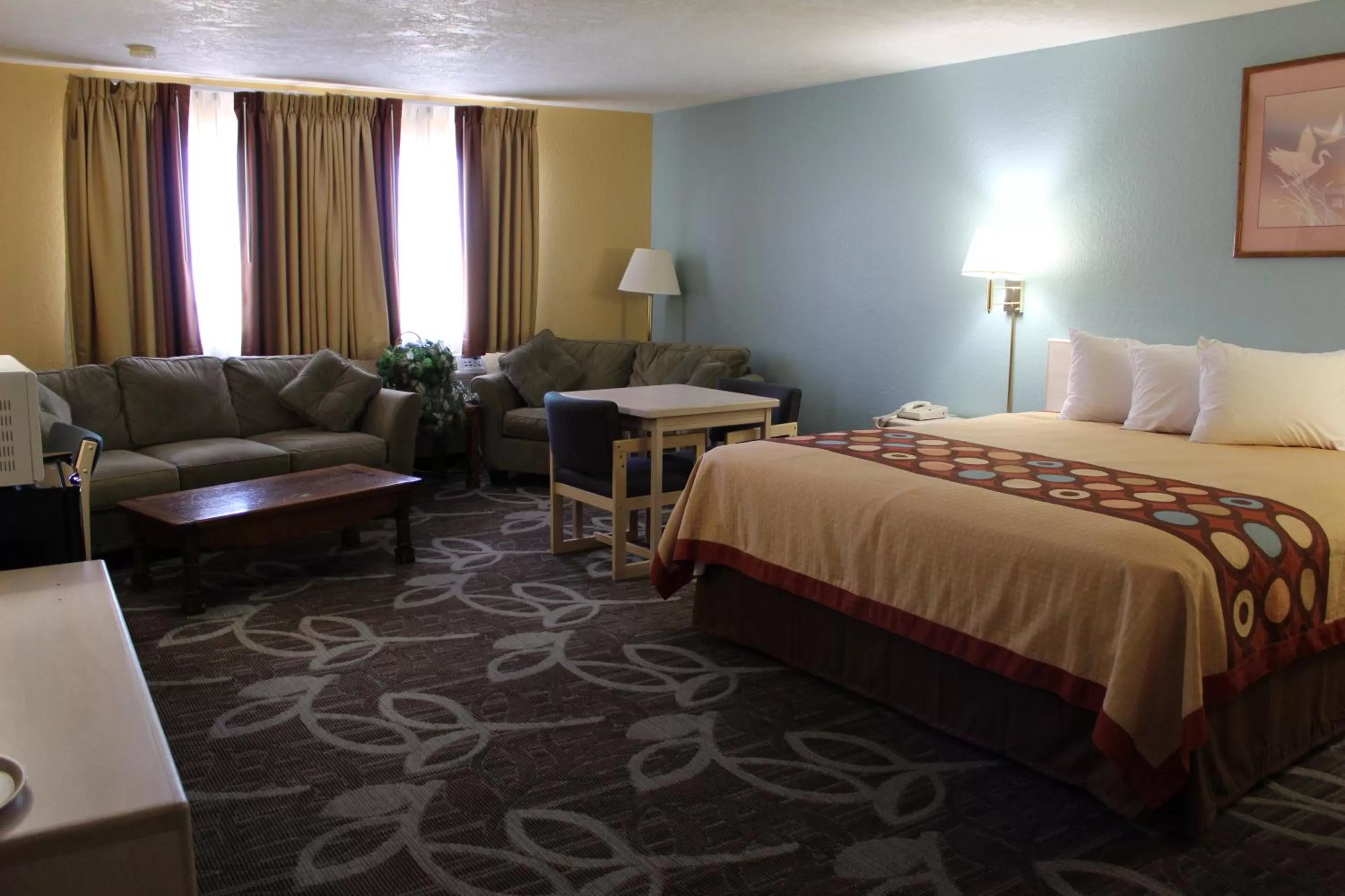 Bed in Super 8 by Wyndham Nephi