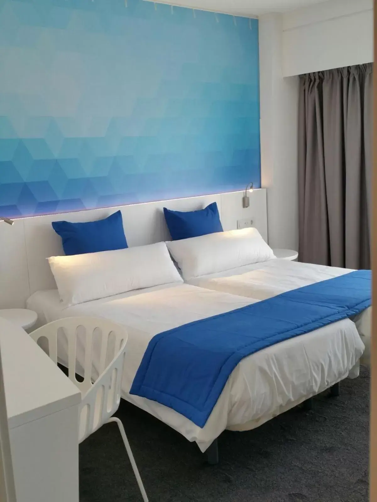 Bed in Estudiotel Alicante