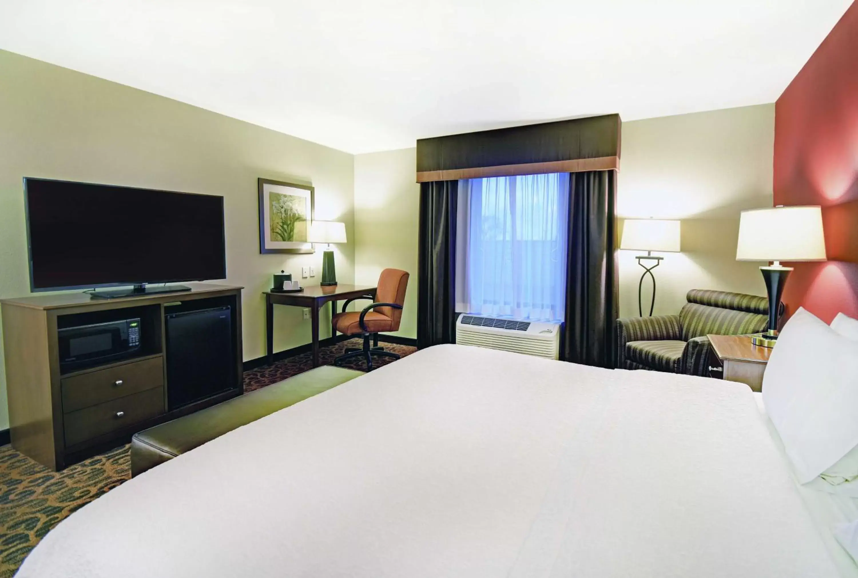 Bedroom, Bed in Hampton Inn Beloit Bedroom, Bed in Hampton Inn Beloit