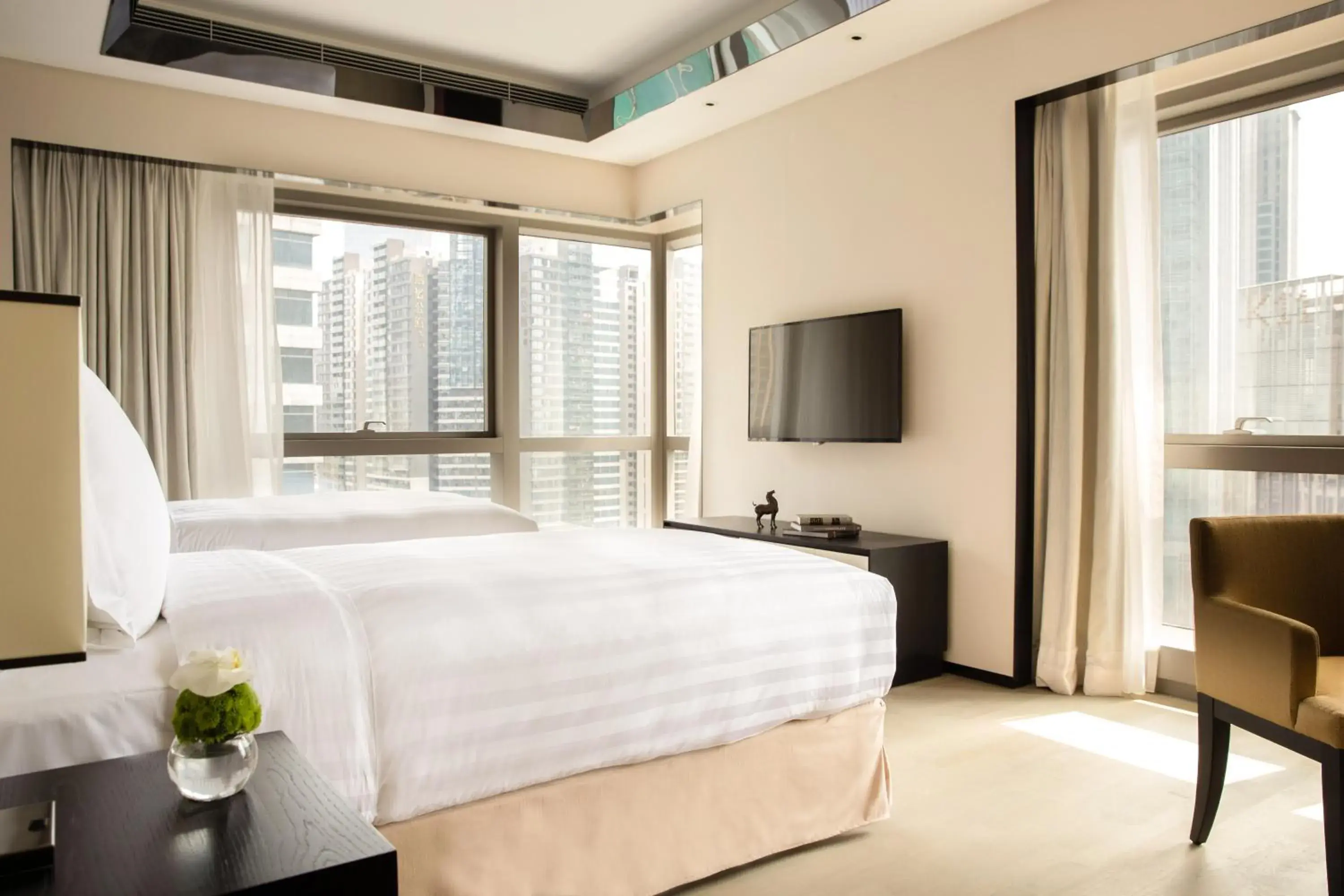 Bed in Jumeirah Living Guangzhou - Complimentary Shuttle Bus to Canton Fair Complex during Canton Fair period